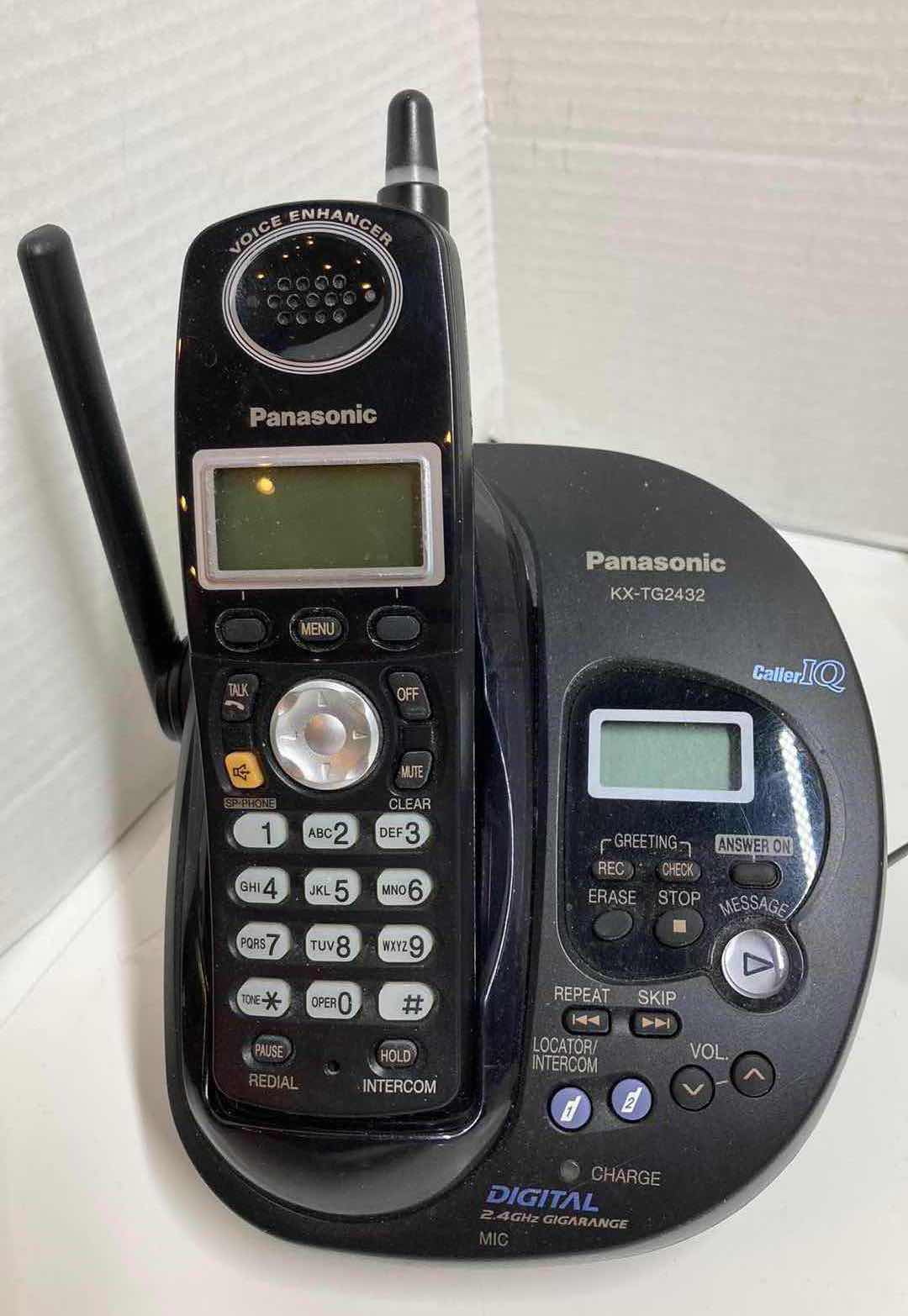 Photo 2 of PANASONIC CORDLESS PHONE W ANSWERING MACHINE & AT& T CORDLESS 2 PHONE SYSTEM W ANSWERING MACHINE