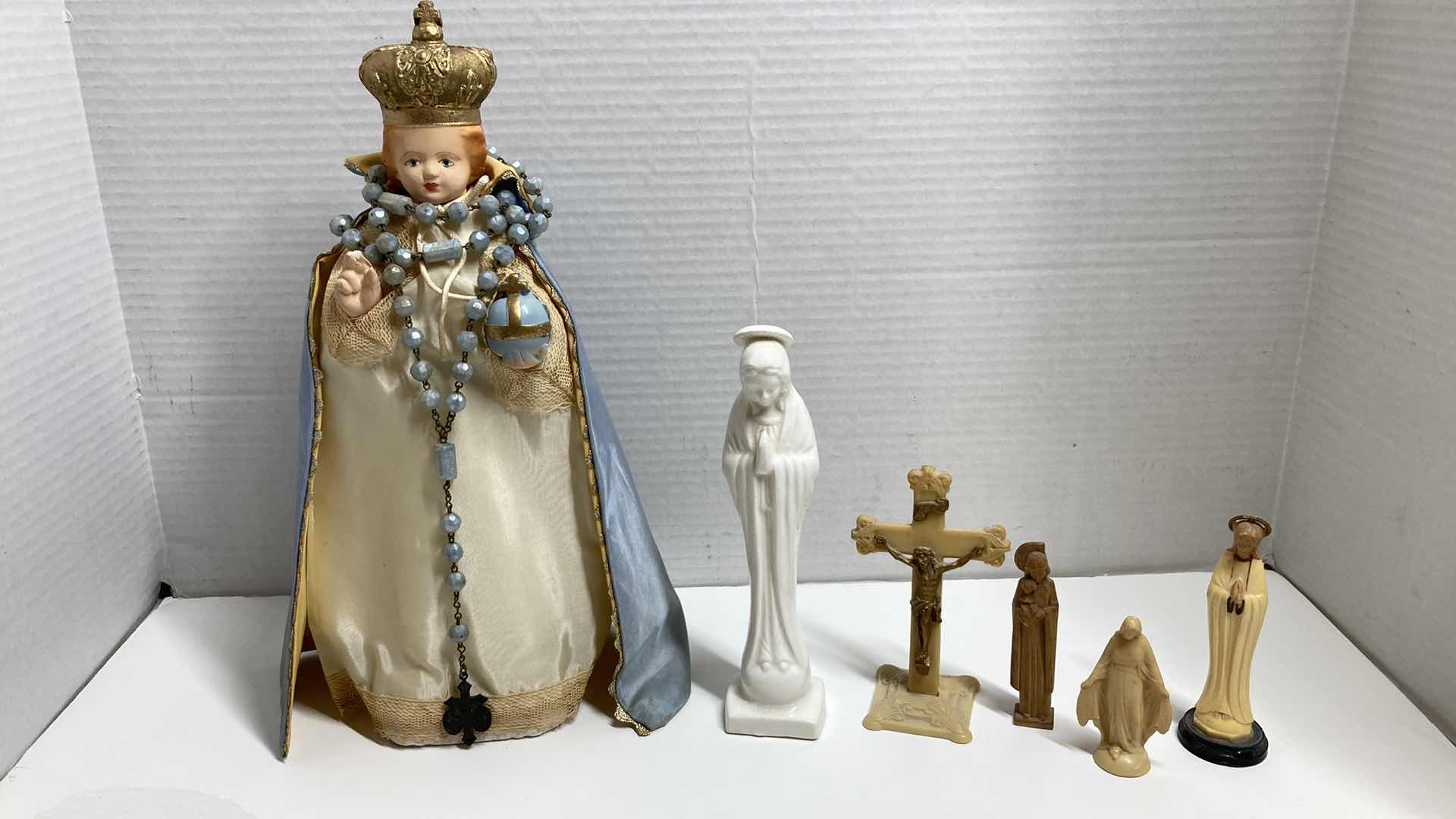 Photo 1 of JESUS INFANT OF PRAGUE CERAMIC FIGURINE 5” X 12” W RELIGIOUS FIGURINES (5)