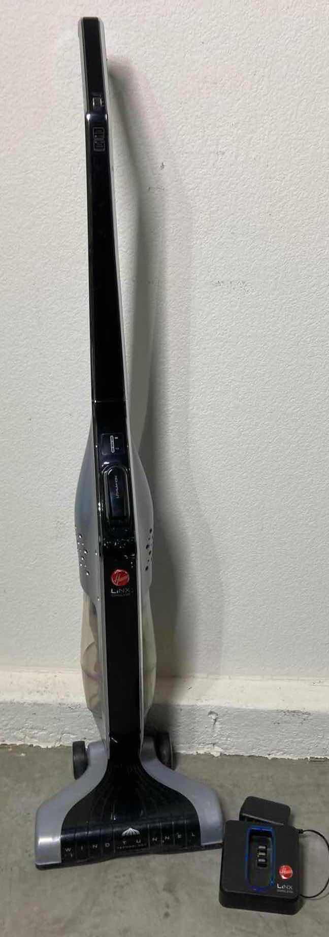 Photo 1 of HOOVER LINX WIND TUNNEL TECH CORDLESS VACUUM W BATTERY & CHARGER