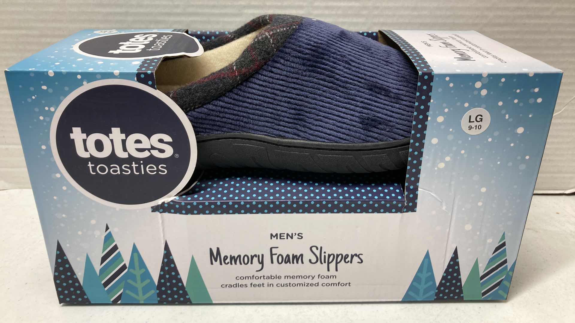 Photo 2 of NEW TOTES TOASTIES MEMORY FOAM SLIPPERS MENS SIZE LG 9-10 & WOMENS SIZE LG 8-9 (2)