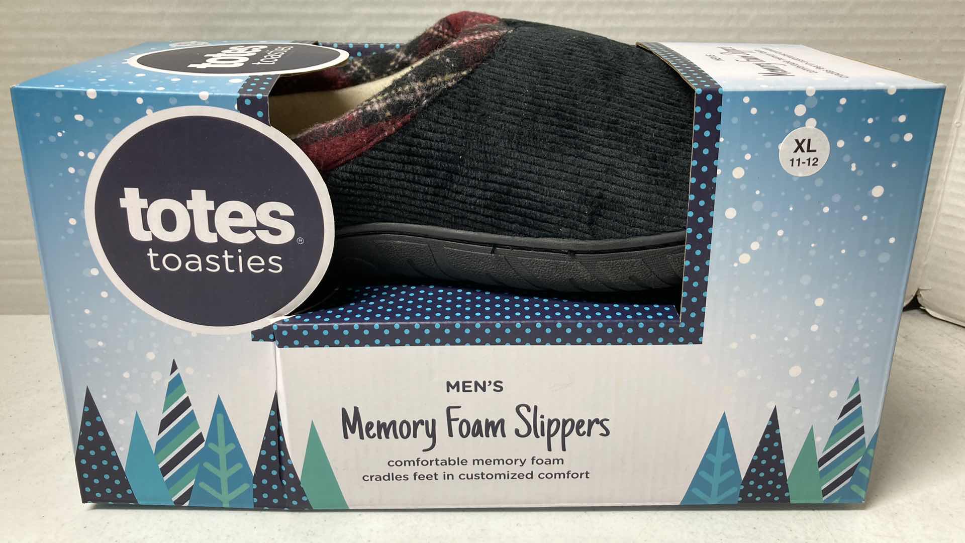 Photo 2 of NEW TOTES TOASTIES MEMORY FOAM SLIPPERS MENS SIZE XL 11-12 & WOMENS SIZE LG 8-9 (2)