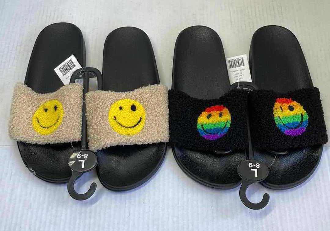 Photo 3 of NEW CARIBBEAN CARTEL SANDALS WEST LOOP SMILEY FACE SANDALS (2) MENS SIZE ML 8-10