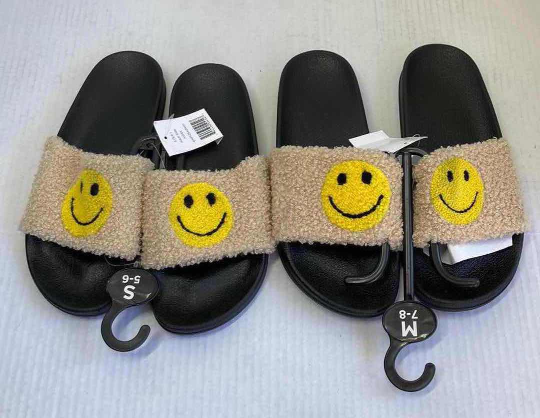 Photo 2 of NEW WEST LOOP SMILEY FACE SANDALS ADULT SIZE 5-9 (4)