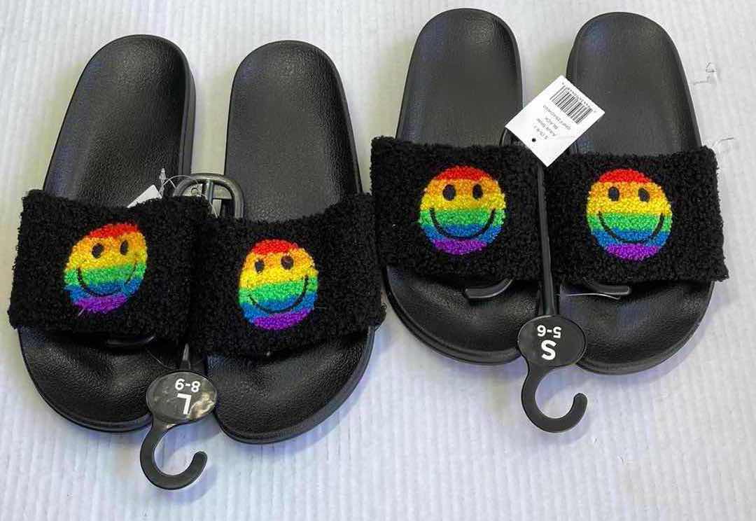 Photo 3 of NEW WEST LOOP SMILEY FACE SANDALS ADULT SIZE 5-9 (4)