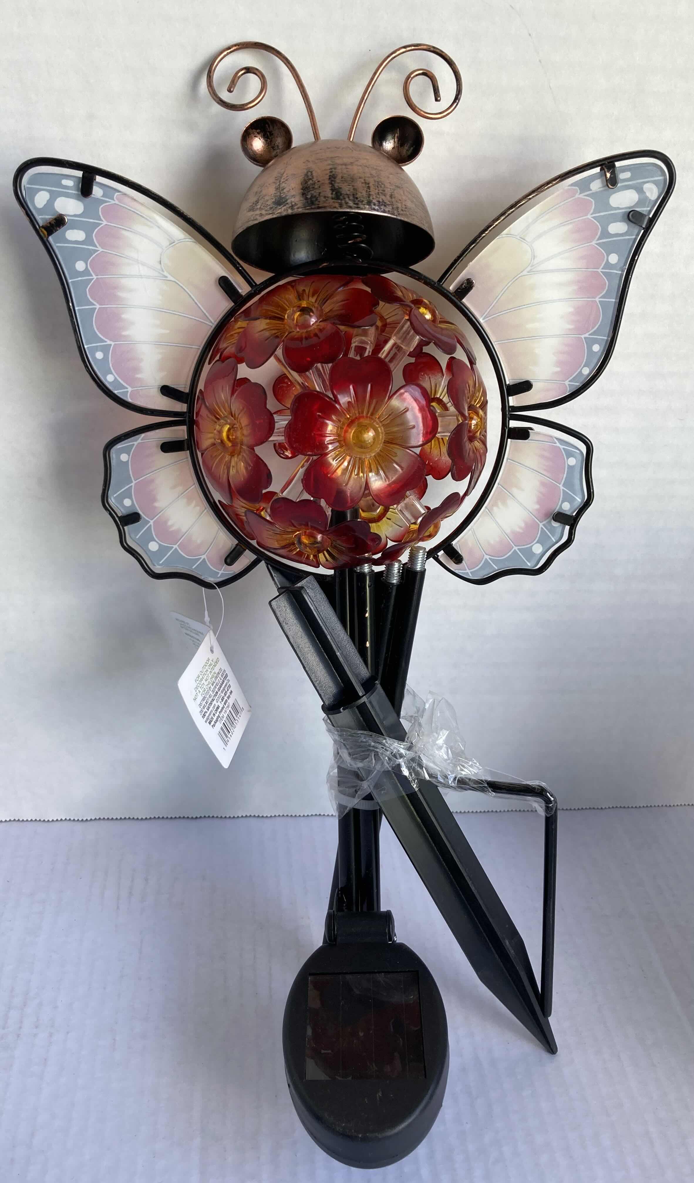 Photo 3 of NEW GARDEN PARTY BUTTERFLY SOLAR GARDEN STAKE & METAL DRAGONFLY LED STRING LIGHTS (2)