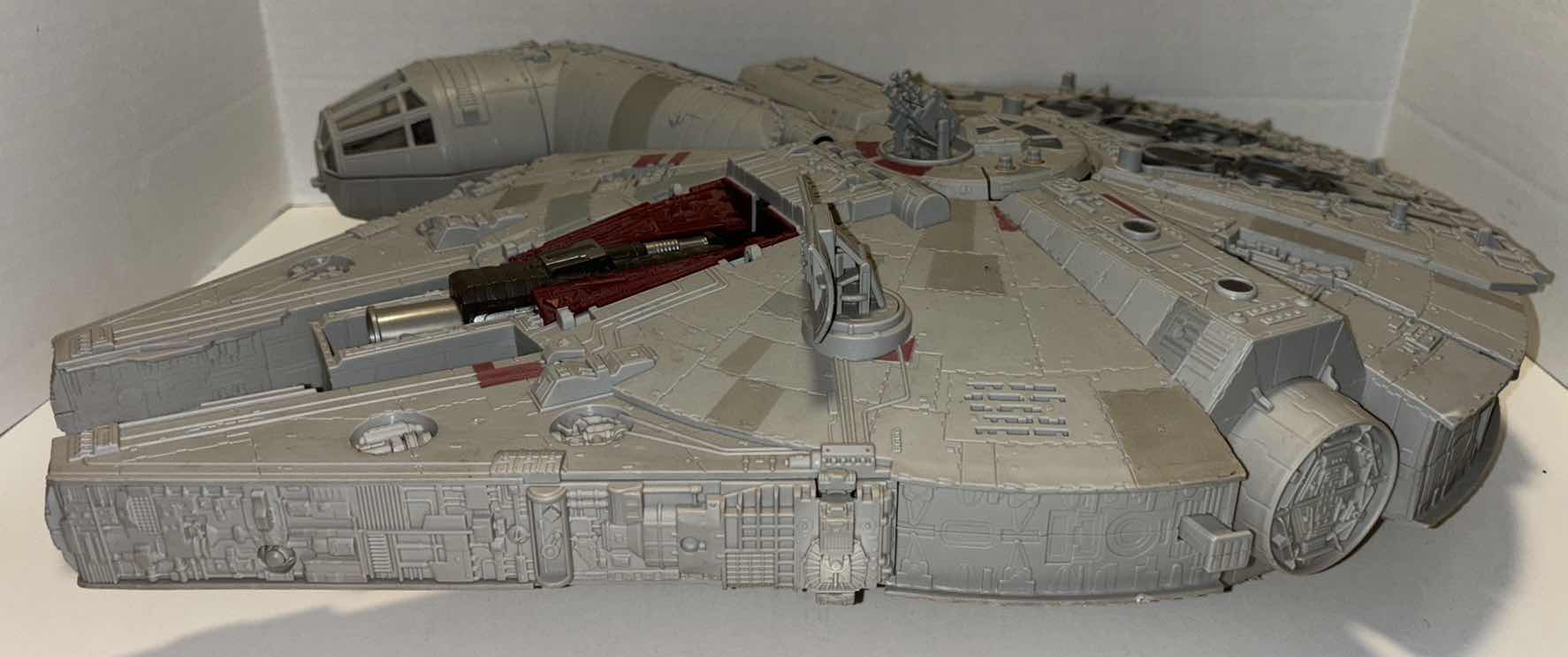 Photo 1 of HASBRO 2009 STAR WARS THE FORCE AWAKENS BATTLE ACTION MILLENNIUM FALCON (BATTERY OPERATED)