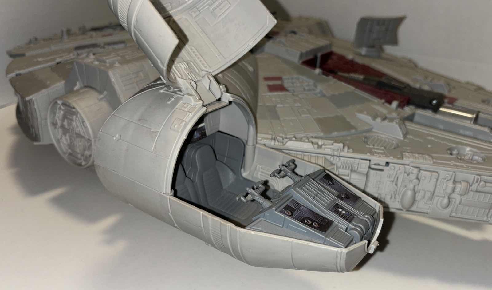 Photo 3 of HASBRO 2009 STAR WARS THE FORCE AWAKENS BATTLE ACTION MILLENNIUM FALCON (BATTERY OPERATED)