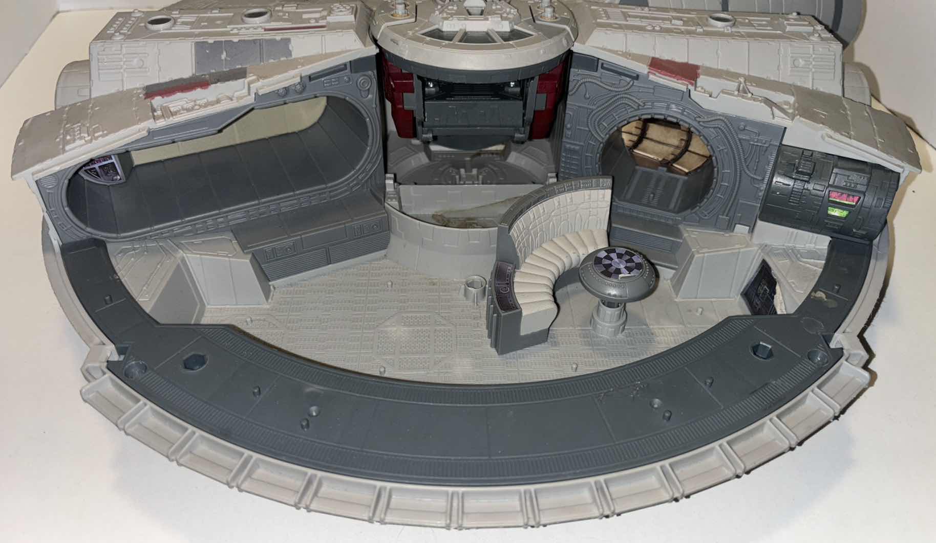 Photo 4 of HASBRO 2009 STAR WARS THE FORCE AWAKENS BATTLE ACTION MILLENNIUM FALCON (BATTERY OPERATED)