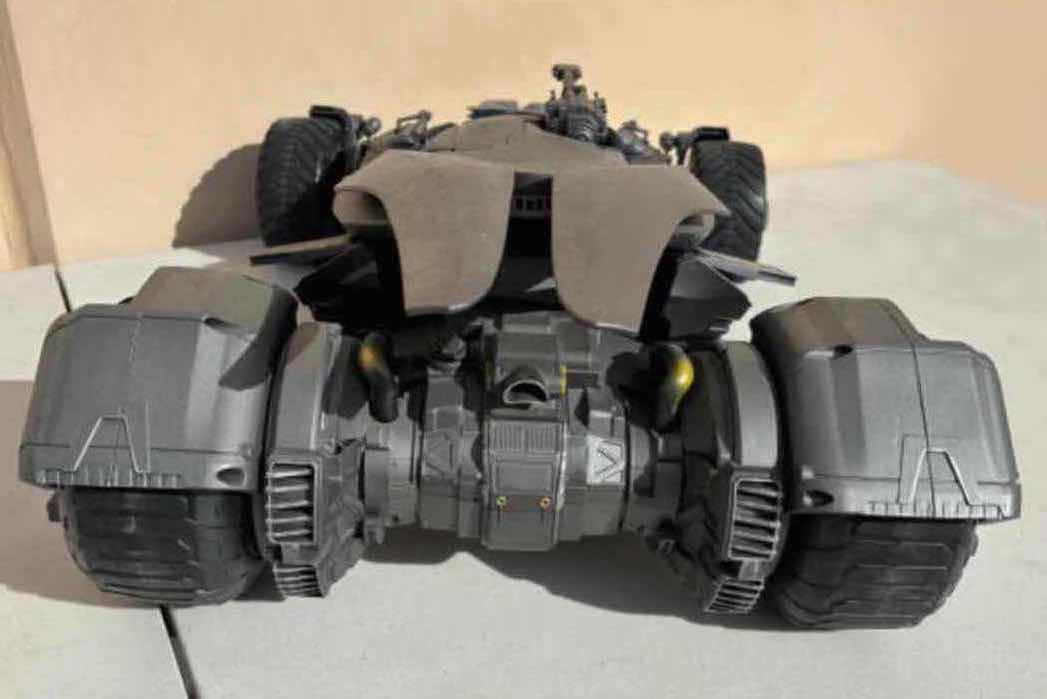 Photo 4 of $600 2017 JUSTICE LEAGUE ULTIMATE BATMOBILE VEHICLE*** W 6” BATMAN FIGURE, INTERACTIVE CONTROL W SMART PHONE APP & DRIVERS POV CAMERA IN COCKPIT, AUTHENTIC ENGINE SOUNDS & SMOKE RELEASES FROM EXHAUST PIPE (MODEL FKM40)
***APP IS NO LONGER IN SERVICE, THIS