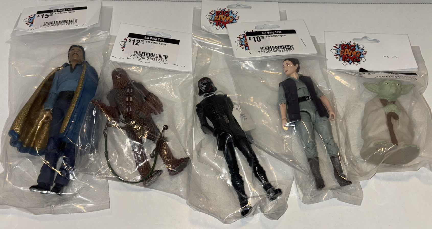 Photo 1 of MYSTERY GRAB BAGS- STAR WARS 5”-6” ACTION FIGURES **NO RETURNS** (VALUE $52-$61) PICS ARE JUST EXAMPLES OF ACTION FIGURES THAT COULD BE IN BAGS