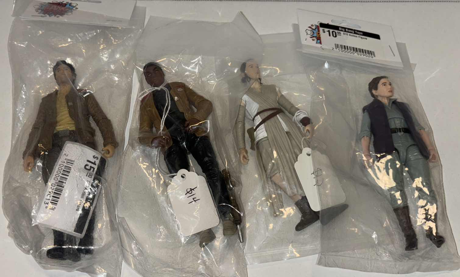 Photo 2 of MYSTERY GRAB BAGS- STAR WARS 5”-6” ACTION FIGURES **NO RETURNS** (VALUE $52-$61) PICS ARE JUST EXAMPLES OF ACTION FIGURES THAT COULD BE IN BAGS 