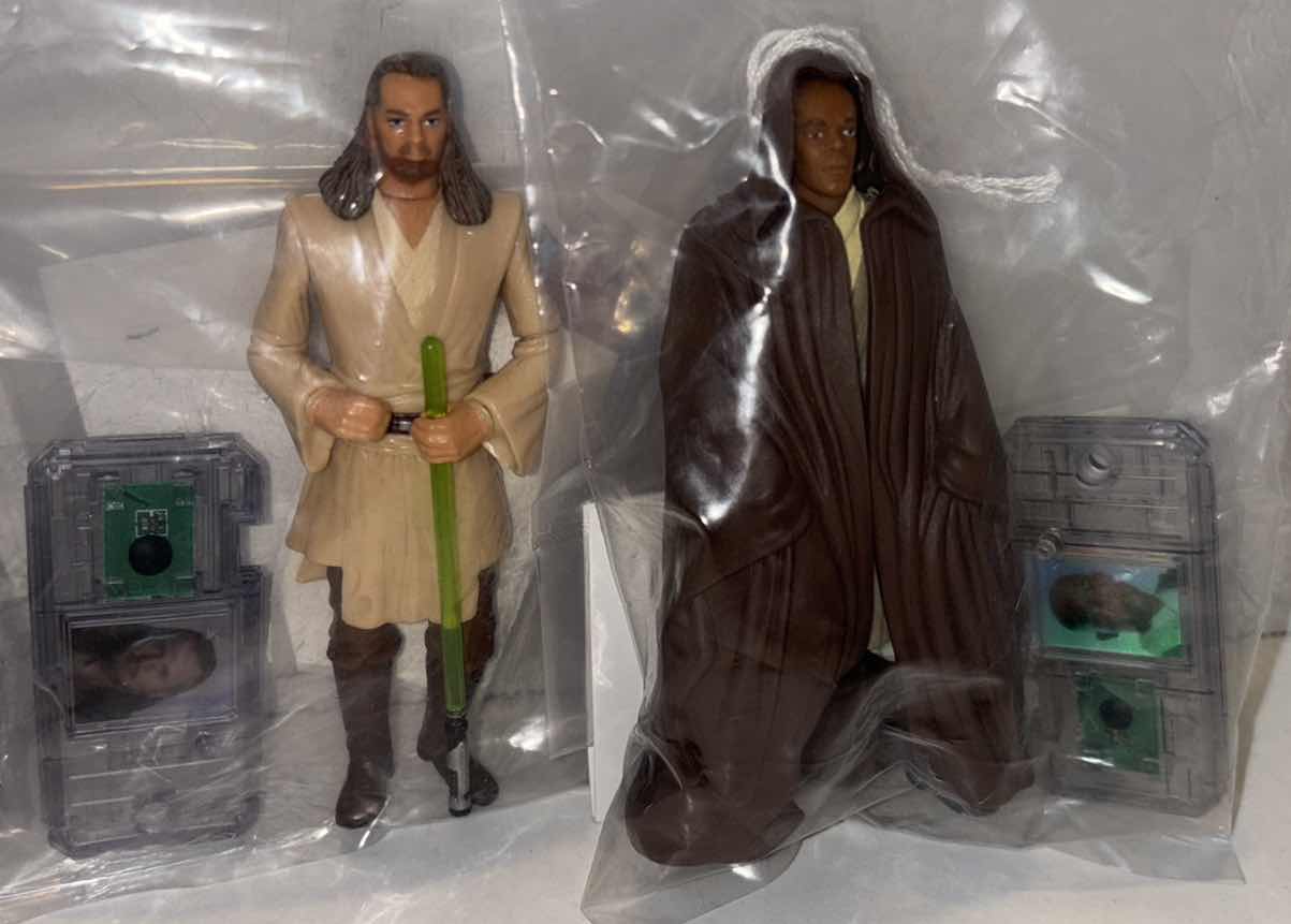 Photo 3 of STAR WARS ACTION FIGURE W COMM-TECH CHIP, (4 FIGURES DARTH MAUL, QUEEN AMIDALA, QUI-GON JINN & MACE WINDU)