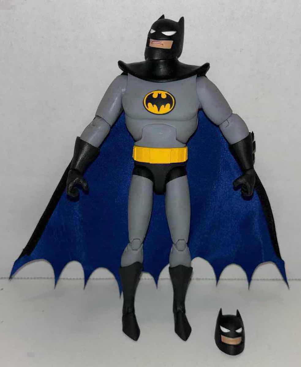 Photo 1 of DC DIRECT BATMAN THE ANIMATED SERIES BAT SIGNAL DELUXE 6.5” ACTION FIGURE W FABRIC WIRED CAPE