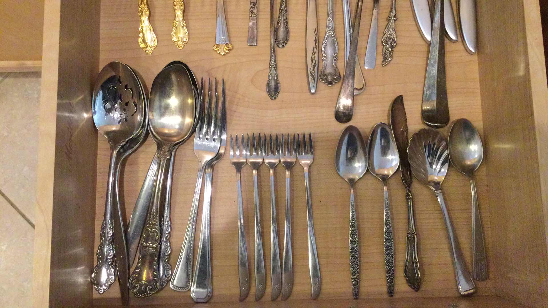 Photo 2 of CONTENTS IN KITCHEN DRAWER: ASSORTED FLATWARE W/ SERVING PIECES