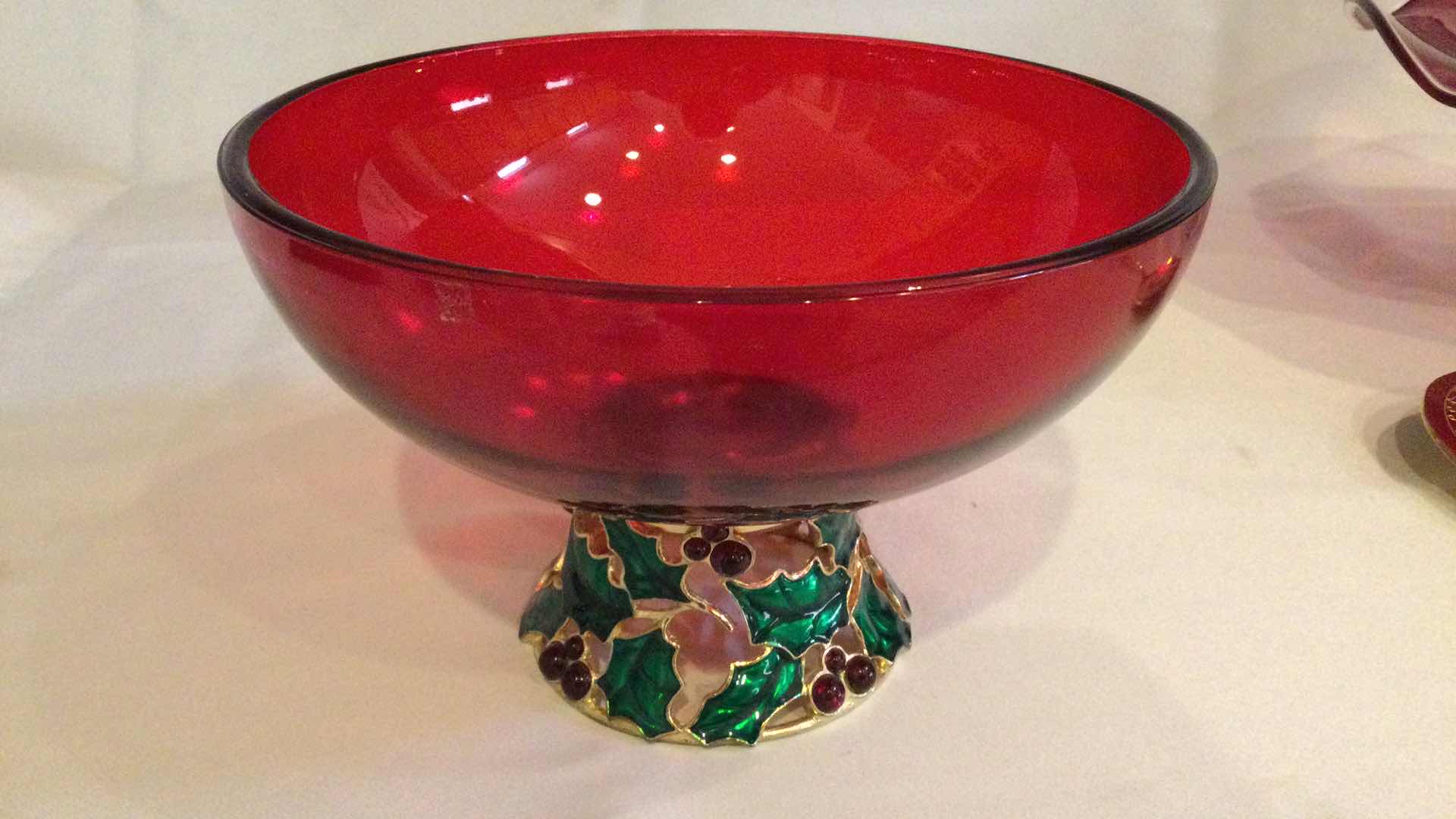 Photo 3 of DECORATIVE RED GLASS BOWLS W/GOLD HOLIDAY SERVER