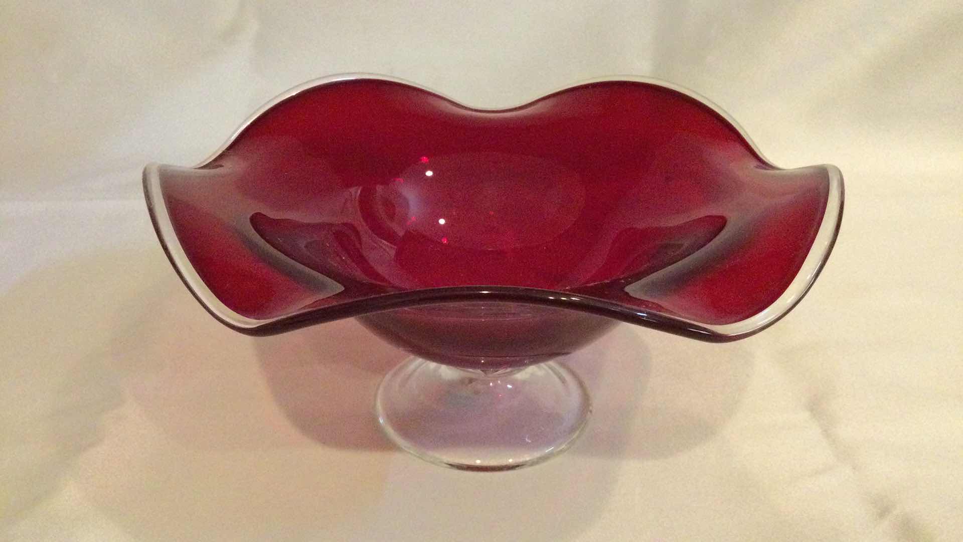 Photo 6 of DECORATIVE RED GLASS BOWLS W/GOLD HOLIDAY SERVER