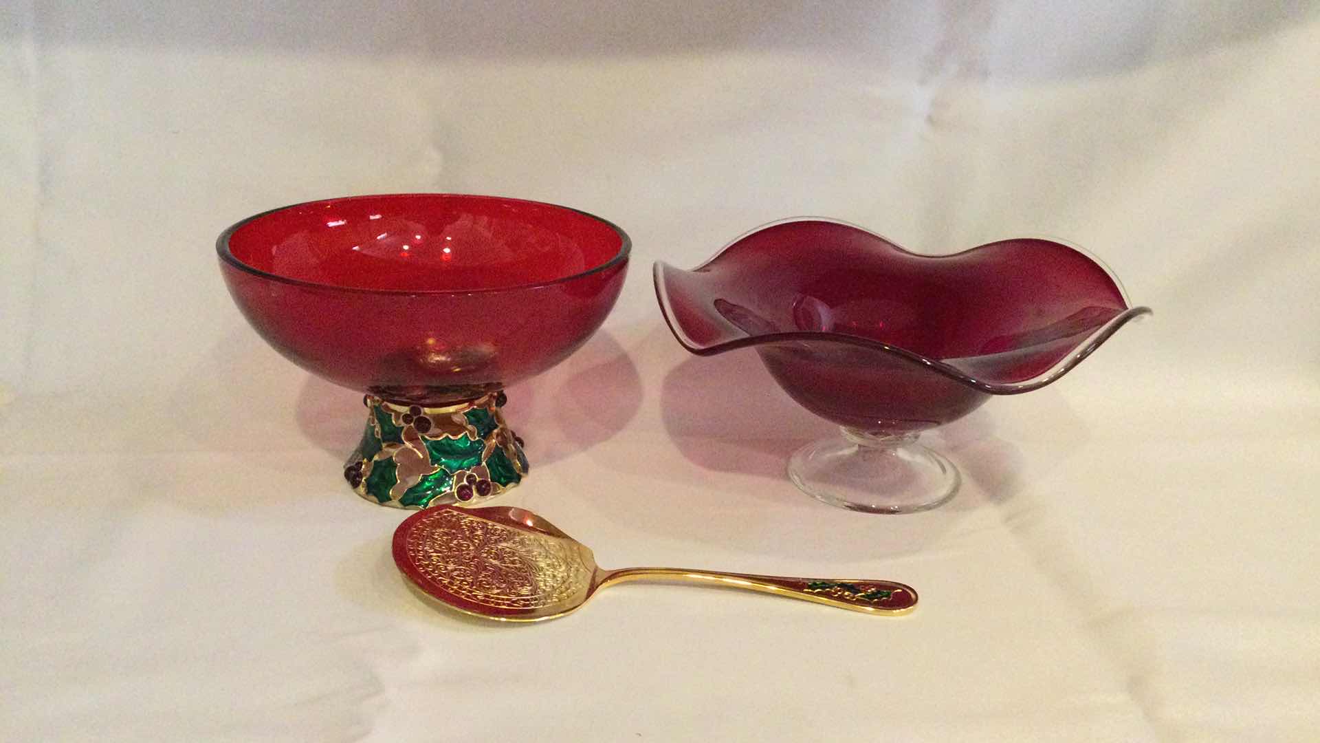 Photo 1 of DECORATIVE RED GLASS BOWLS W/GOLD HOLIDAY SERVER