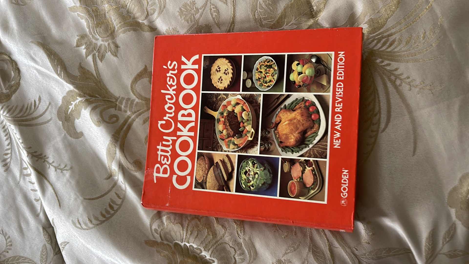 Photo 2 of COOKBOOK COLLECTION (VARIOUS TITLES AND AUTHORS)