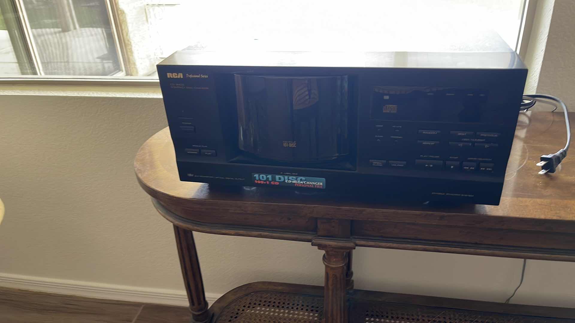 Photo 2 of RCA 101 DISC CD PLAYER (TESTED)