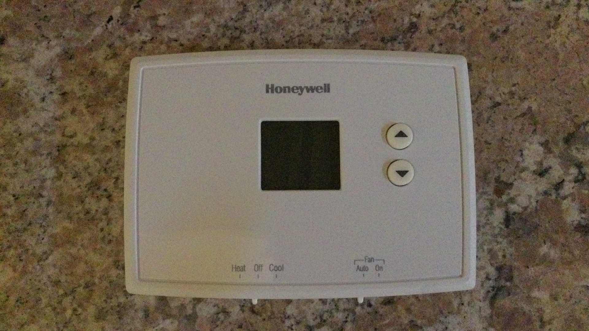 Photo 3 of HONEYWELL PRO 3000 NON PROGRAMMABLE THERMOSTAT