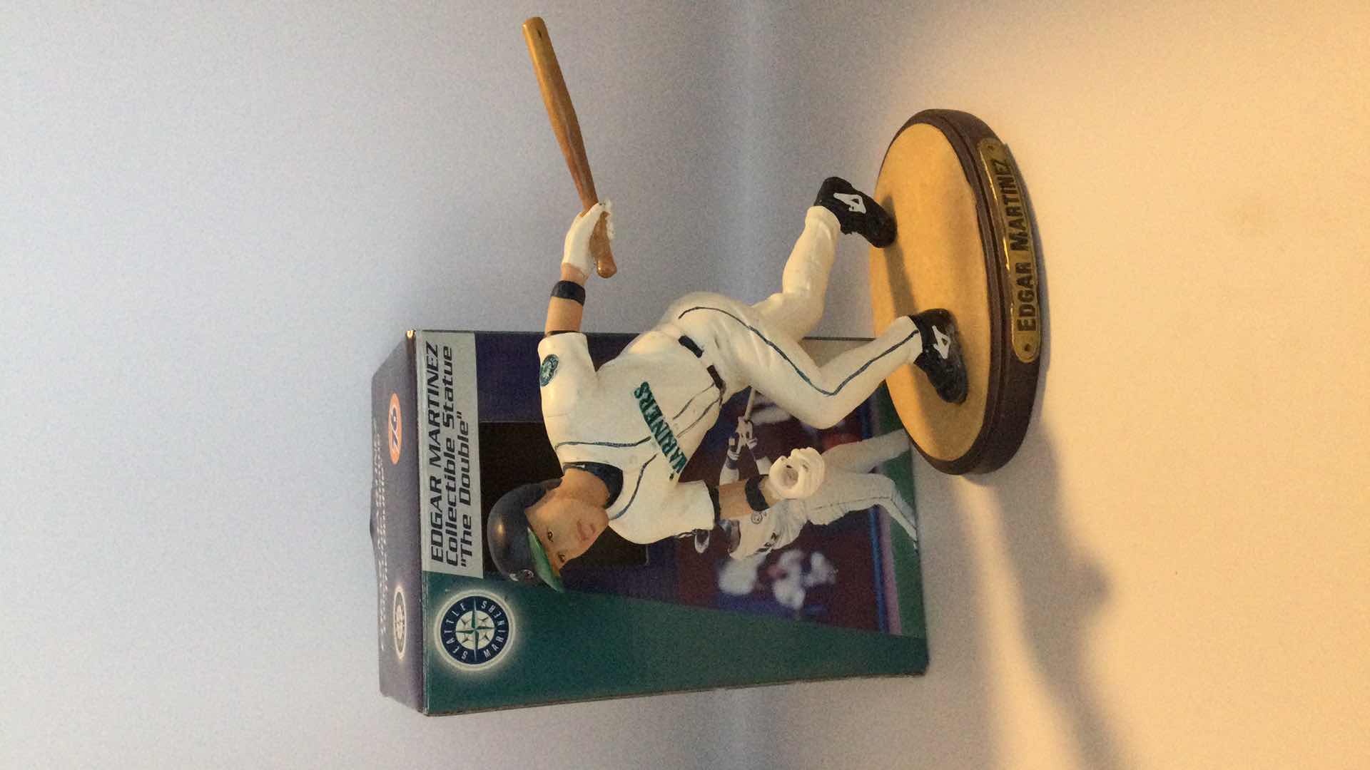 Photo 1 of EDGAR MARTÍNEZ COLLECTIBLE STATUE “THE DOUBLE”