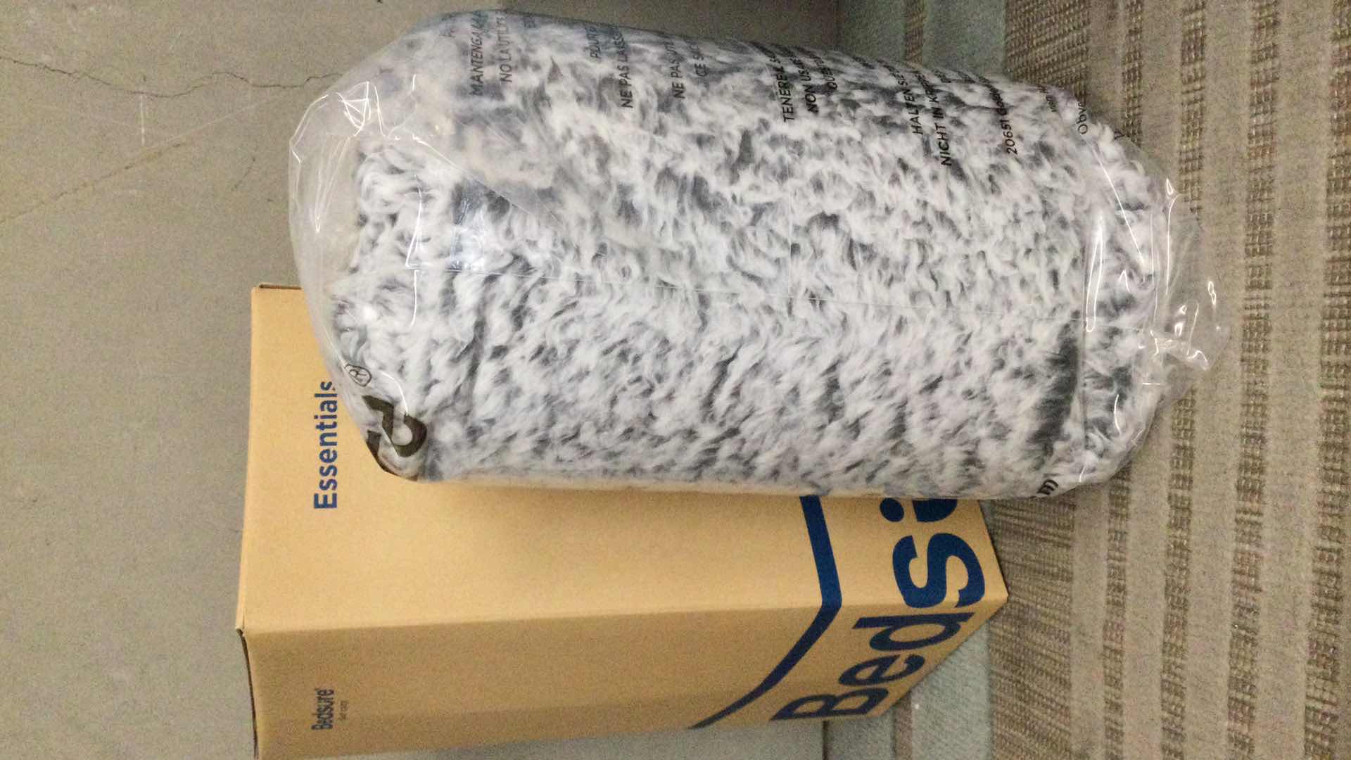 Photo 1 of BEDSURE SHERPA BLANKET - FUZZY G1 50” X 60”