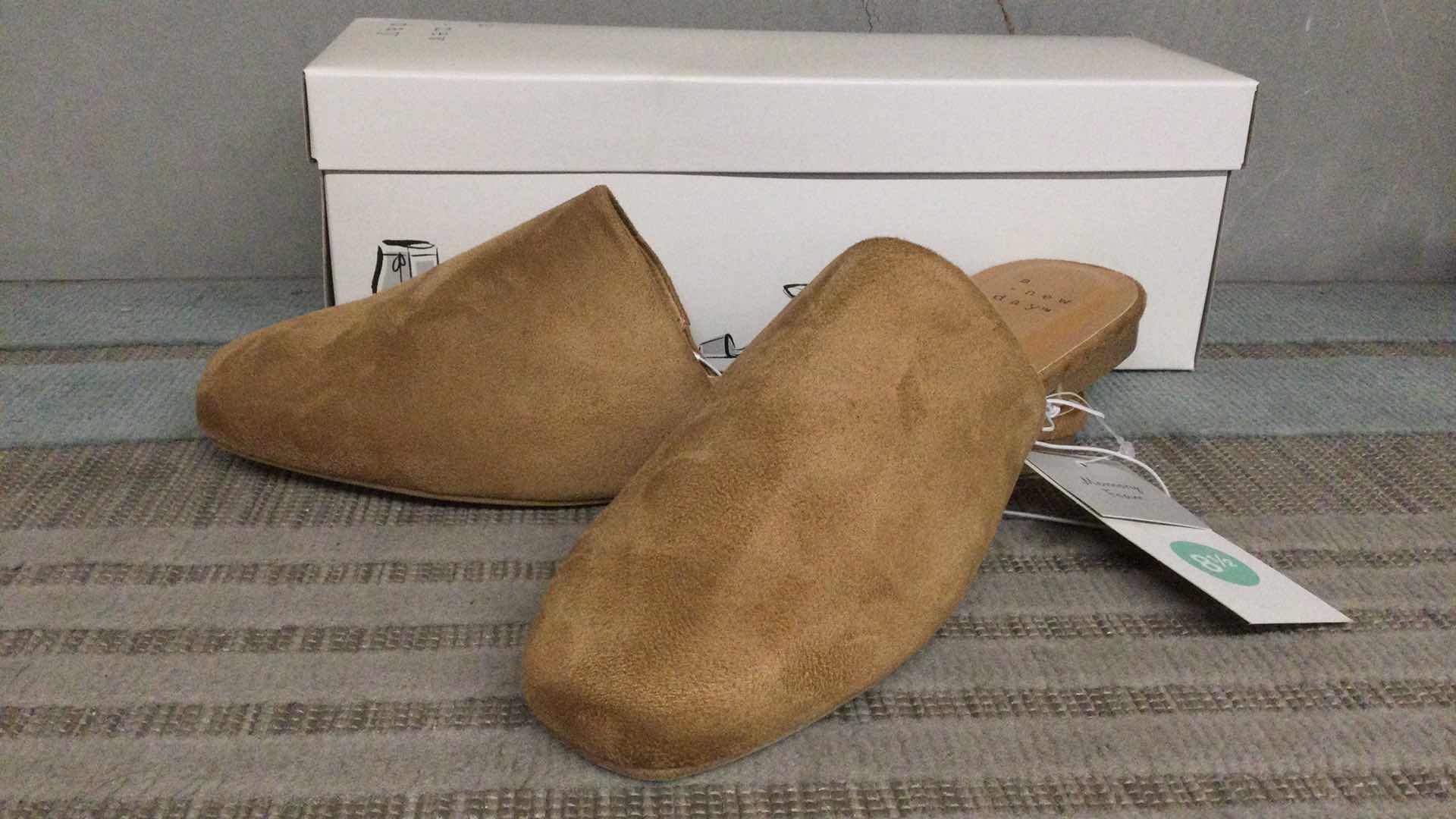 Photo 1 of A NEW DAY ADH85 THEA FLATS W/MEMORY FOAM LADIES SIZE: 8.5 TAN