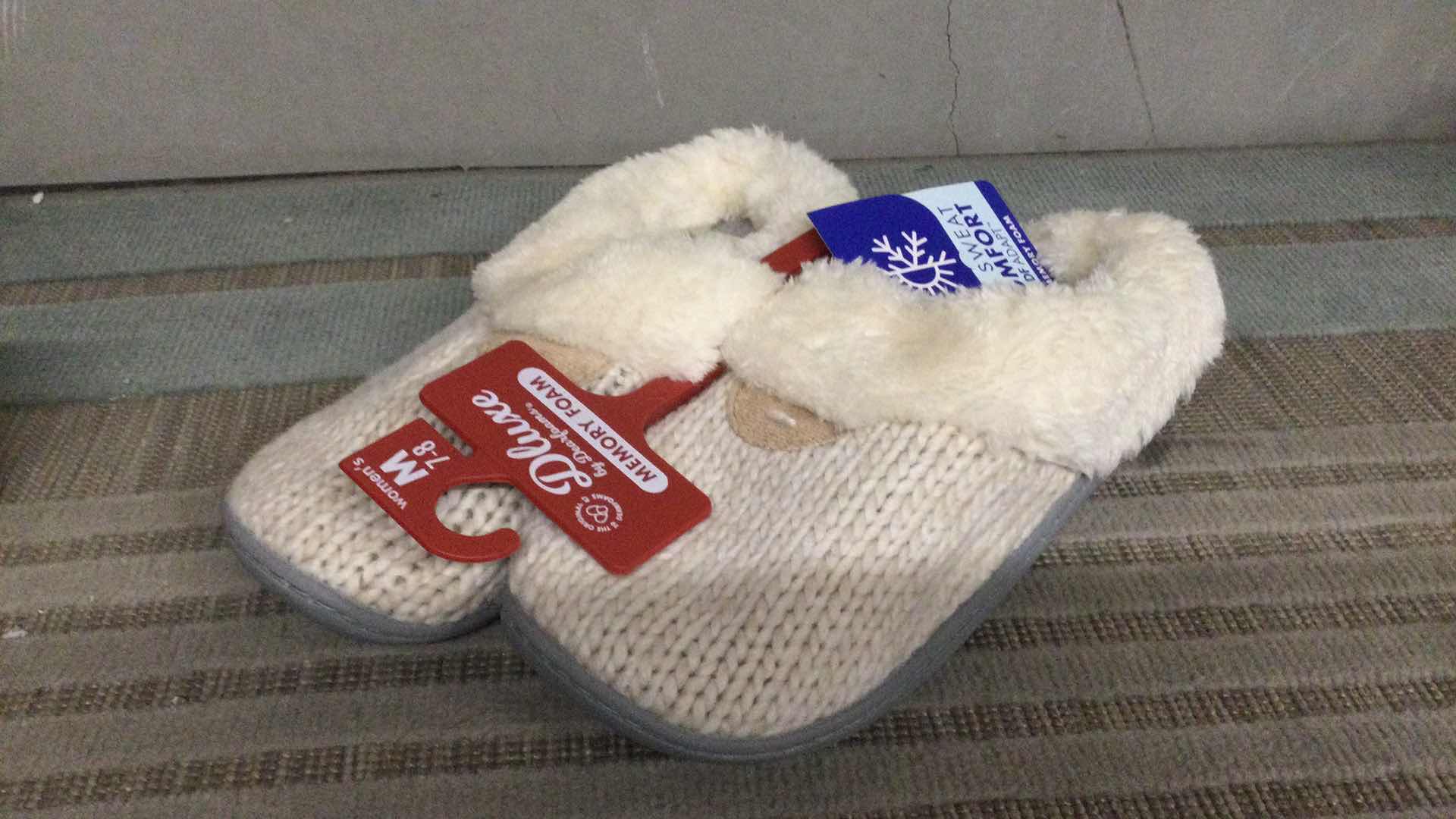 Photo 2 of NEW DLUX BY DEARFORMS MEMORY FOAM SLIPPERS LADIES SIZE: M 7/8 OATMEAL 2-PAIR