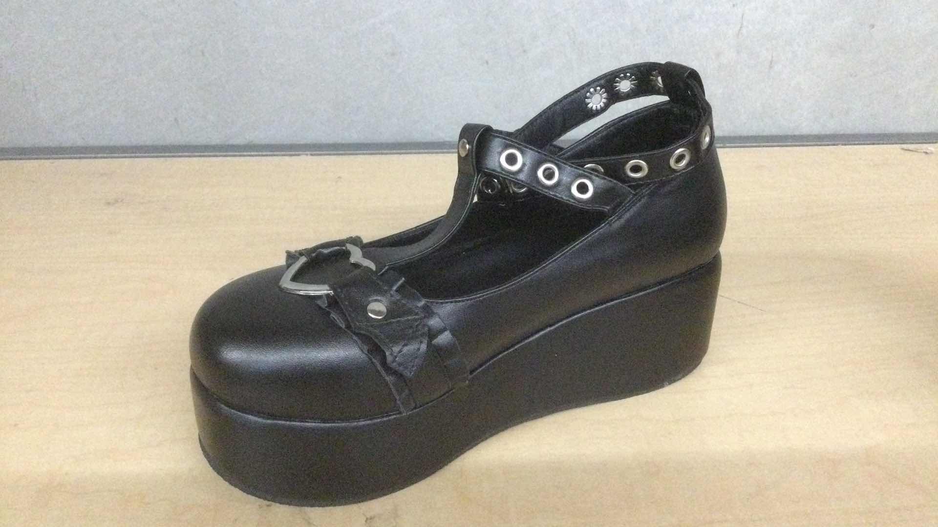 Photo 1 of NEW GIRLS BLACK WEDGE W/ METAL GROMMETS & HEART SHOES SIZE 3.5