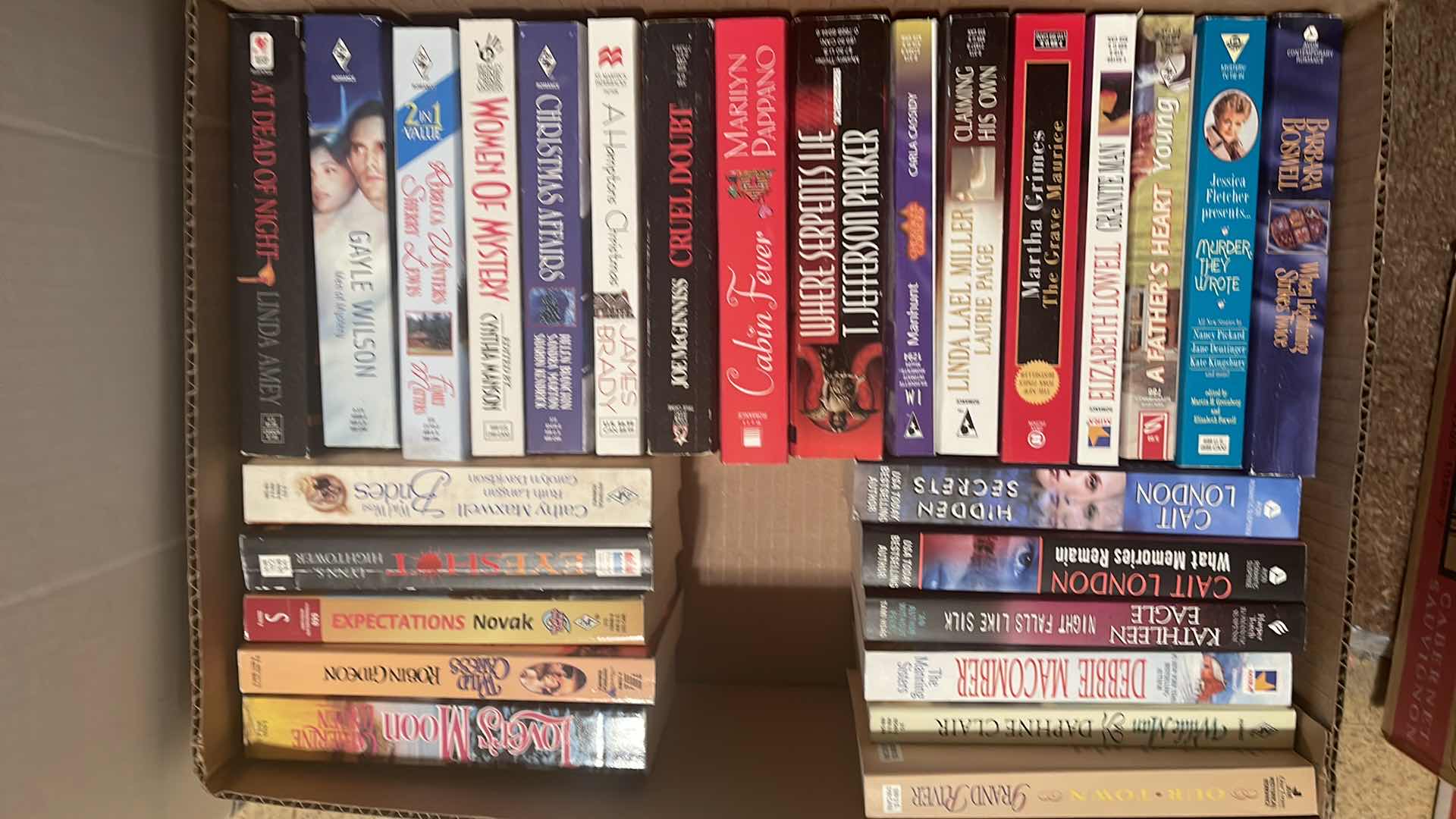 Photo 2 of ASSORTED PAPERBACK BOOKS - LARGE LOT