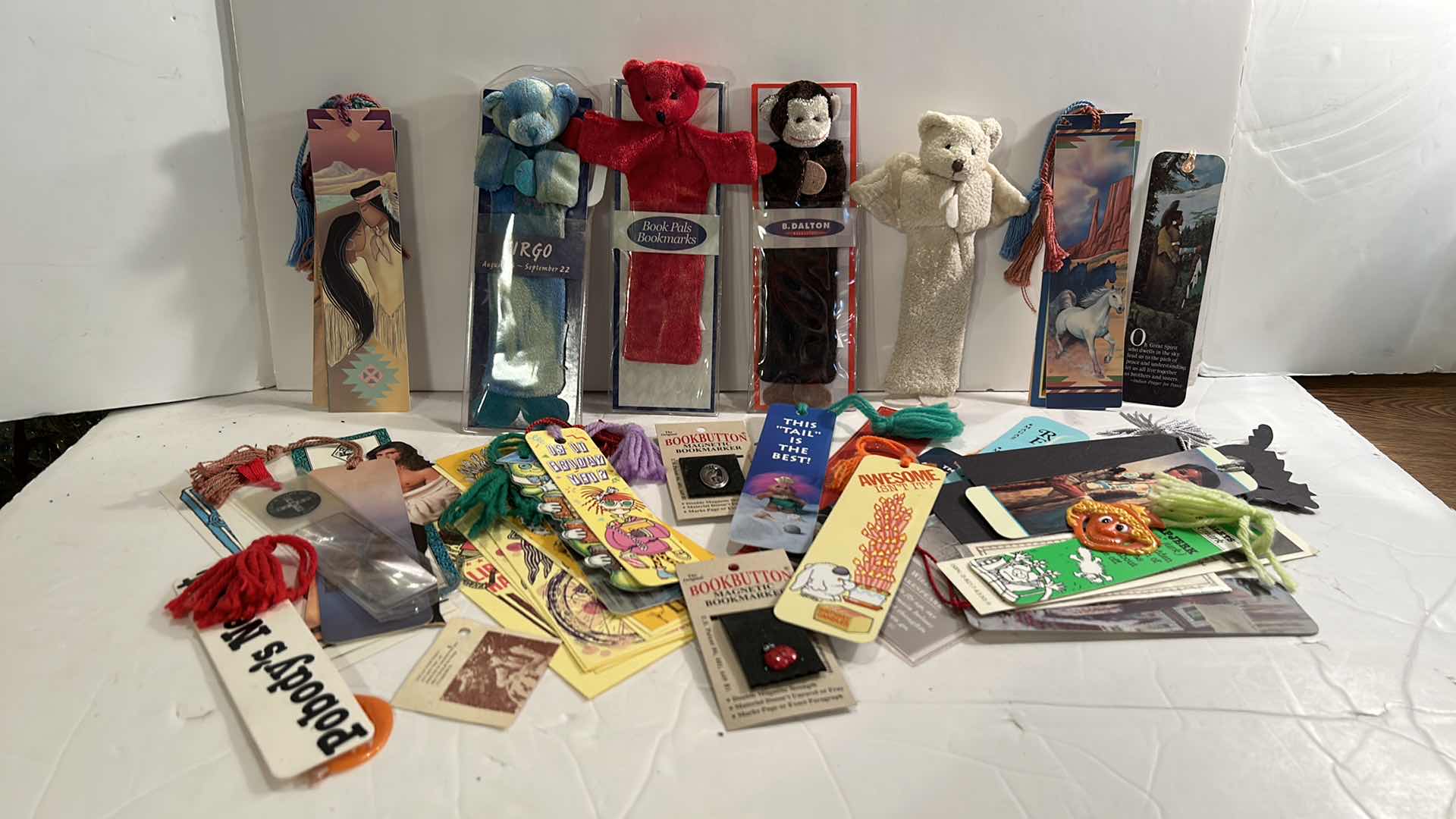 Photo 6 of BOOKMARK AND BOOKBUTTON ASSORTMENT