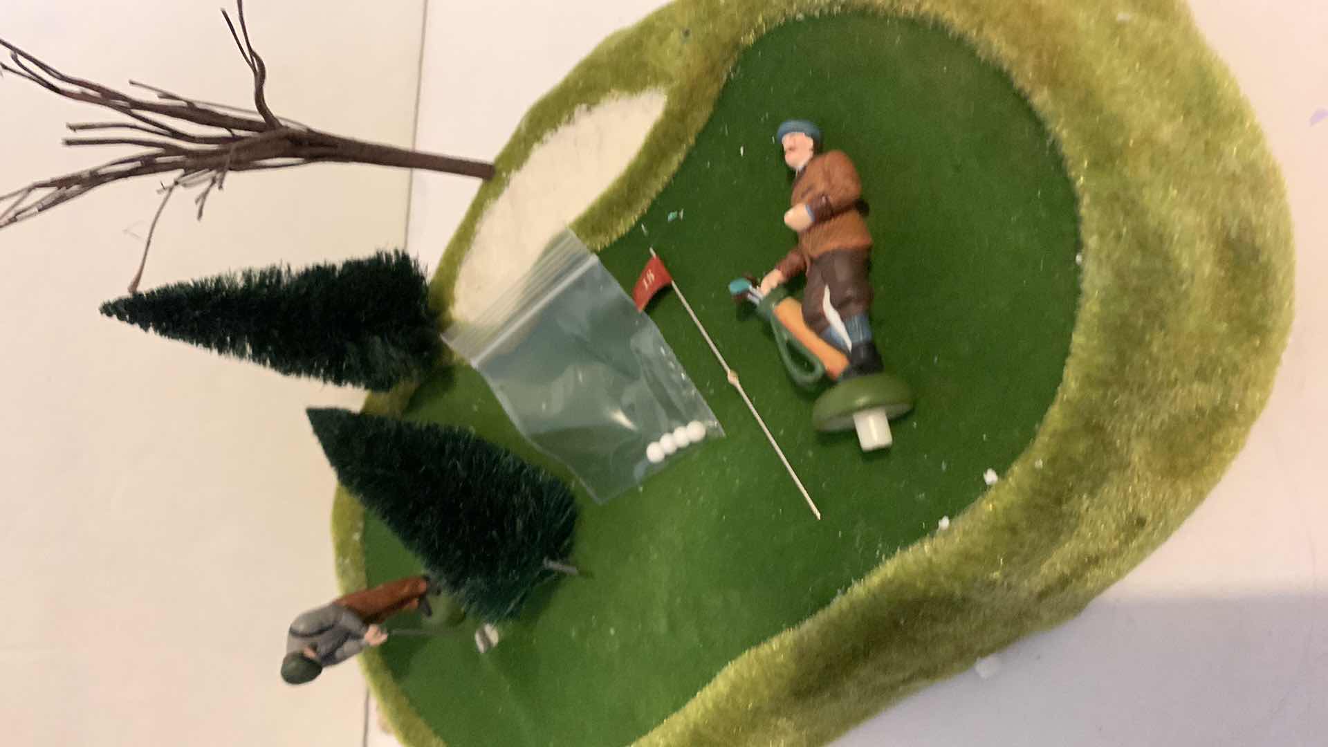 Photo 6 of DEPARTMENT 56 VILLAGE PERFECT PUTT ( HAS ALL PIECES)