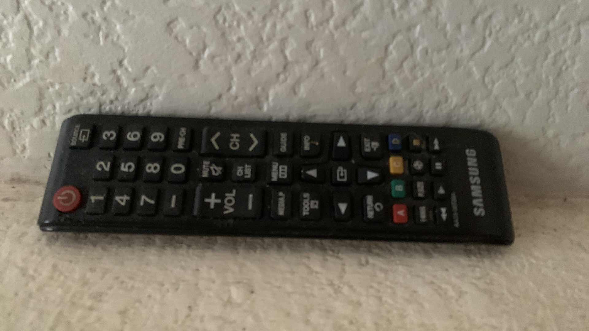 Photo 2 of 55” SAMSUNG TV W REMOTE AND WALL MOUNT (BUYER TO REMOVE)