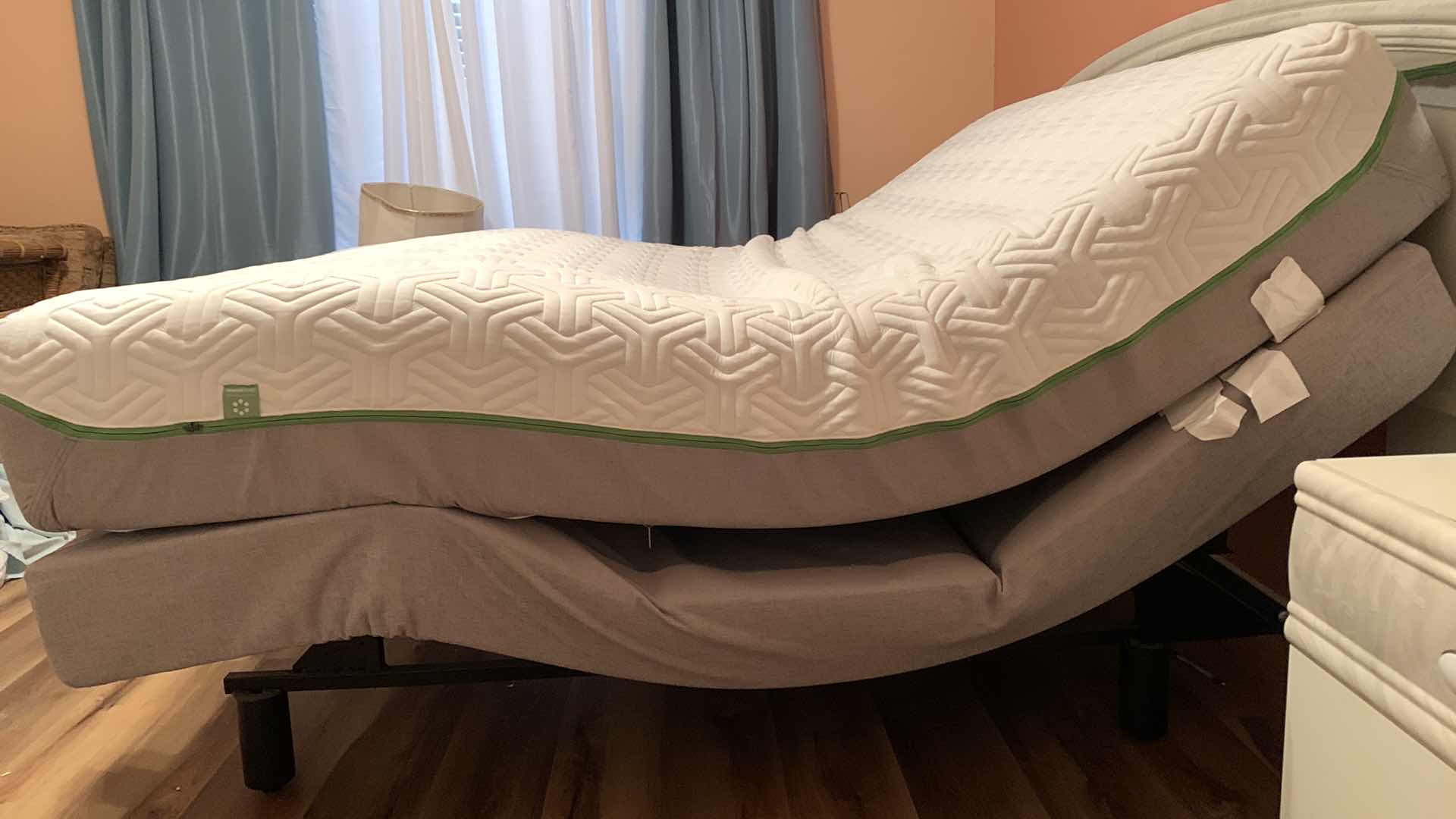 Photo 4 of QUEEN SIZE TEMPURPEDIC MATTRESS ADJUSTABLE, HEAD, LEGS AND MASSAGE W REMOTE 80” x 60”