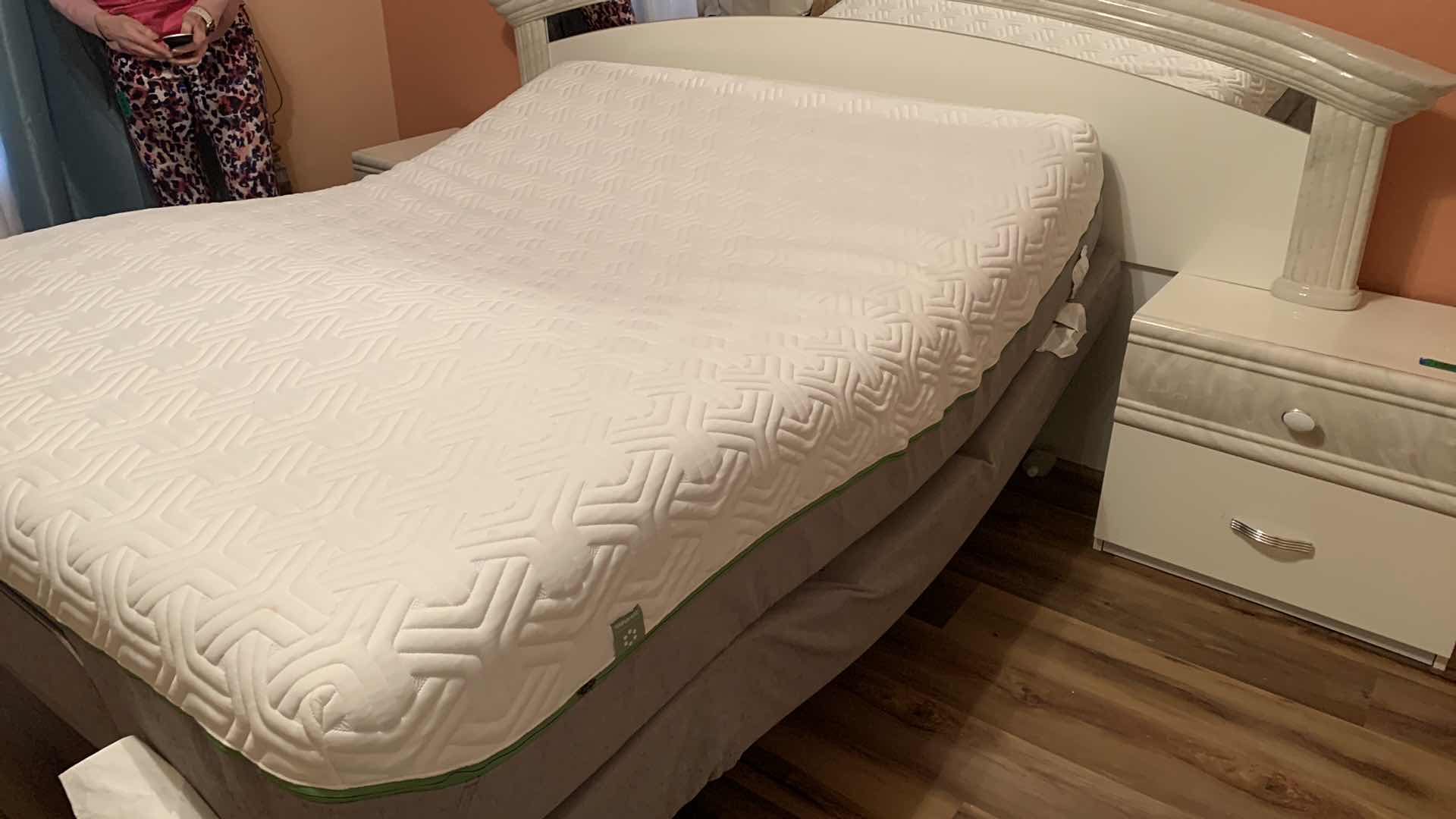 Photo 7 of QUEEN SIZE TEMPURPEDIC MATTRESS ADJUSTABLE, HEAD, LEGS AND MASSAGE W REMOTE 80” x 60”