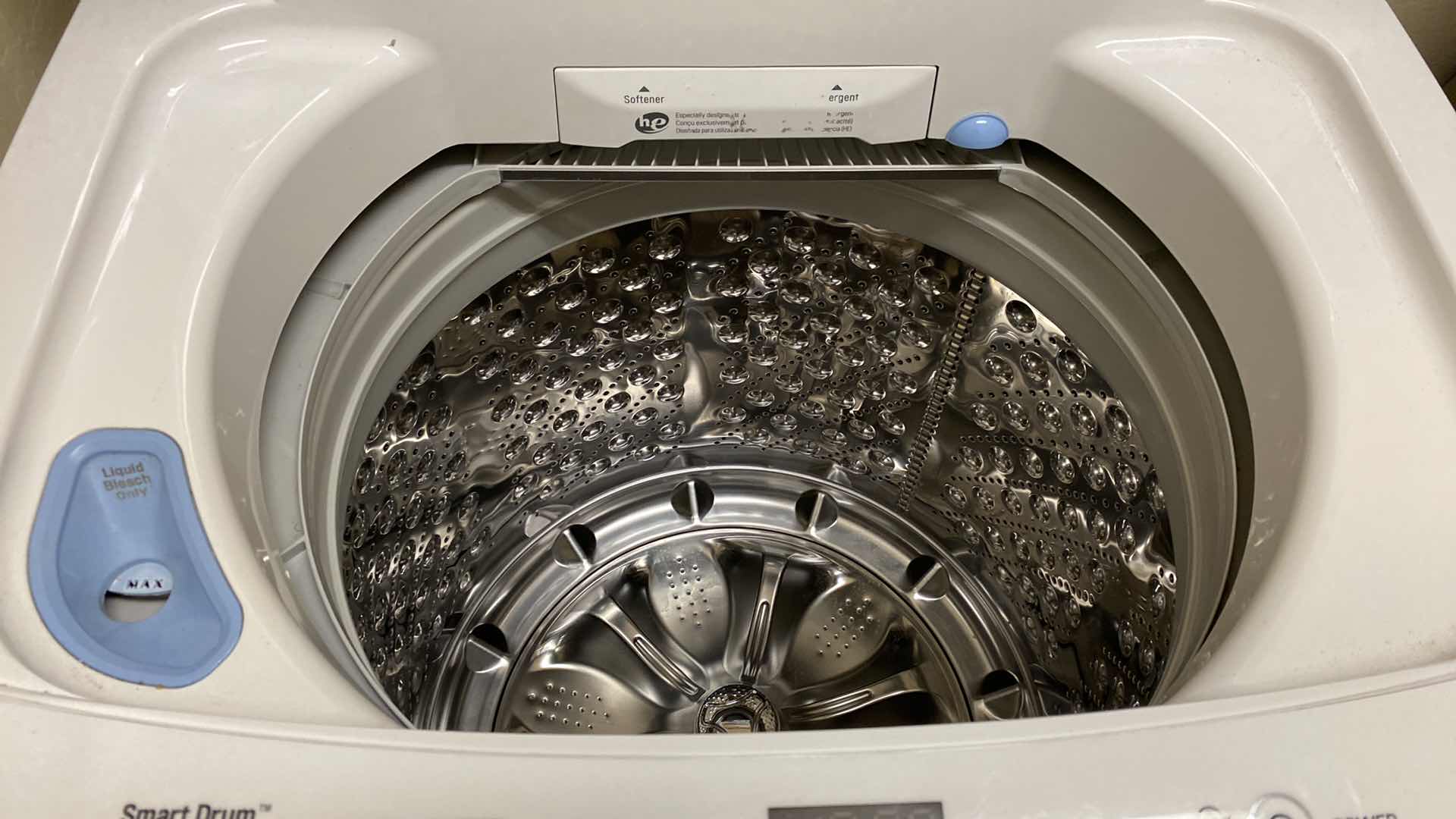 Photo 7 of LG TOP LOADER WASHING MACHINE MODEL WT1501CW (MATCHING GAS DRYER AVAILABLE SEPARATELY)