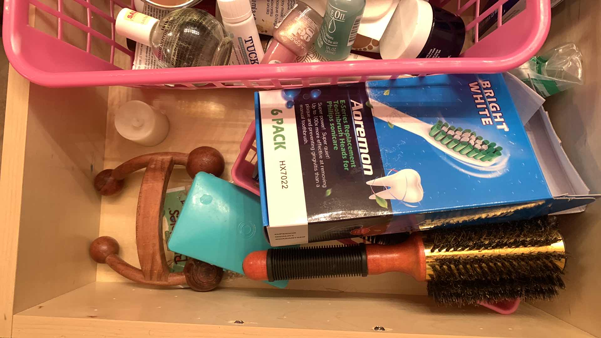 Photo 3 of CONTENTS OF BATHROOM DRAWER