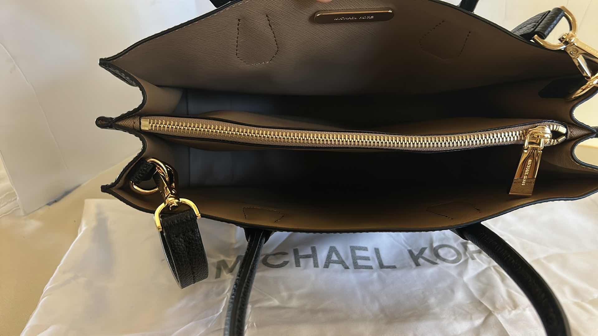 Photo 7 of NEW BLACK MICHAEL KORS PURSE W DUST BAG 12” x H10”