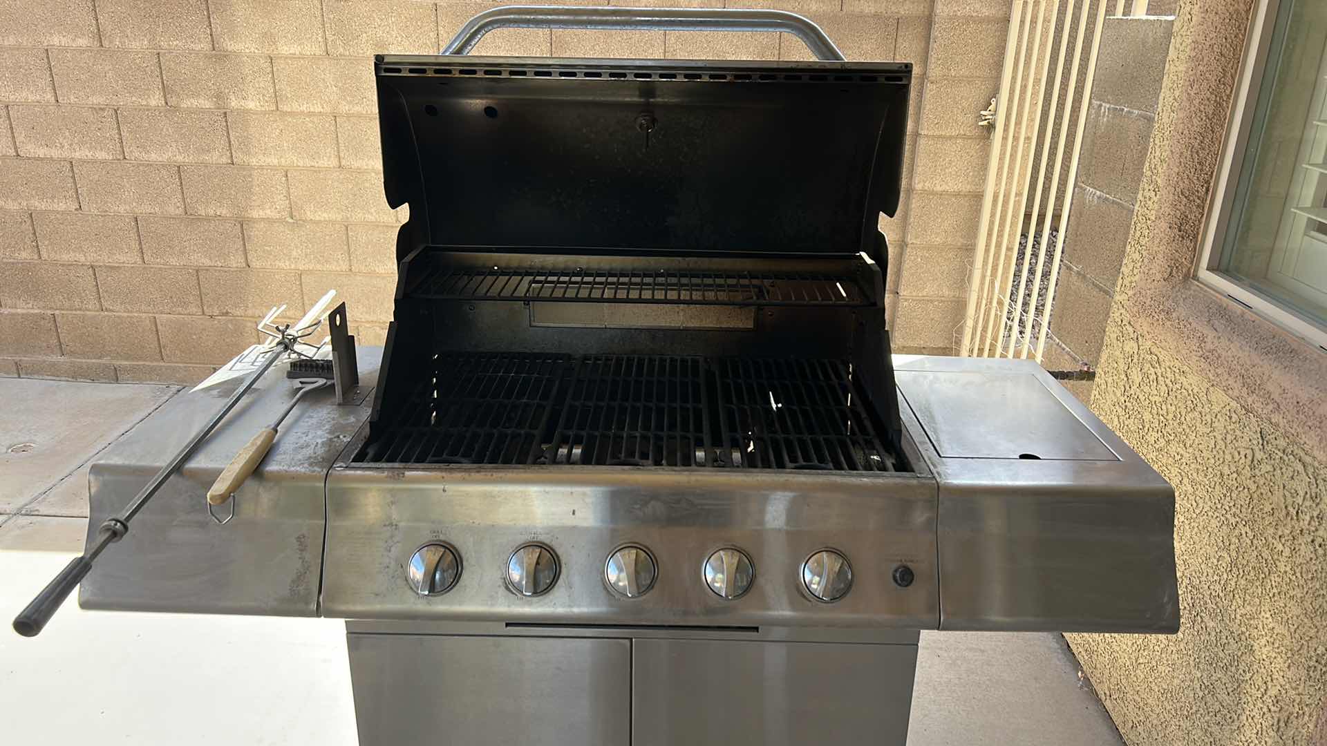 Photo 5 of PERFECT FLAME BARBECUE WITH ACCESSORIES 56”