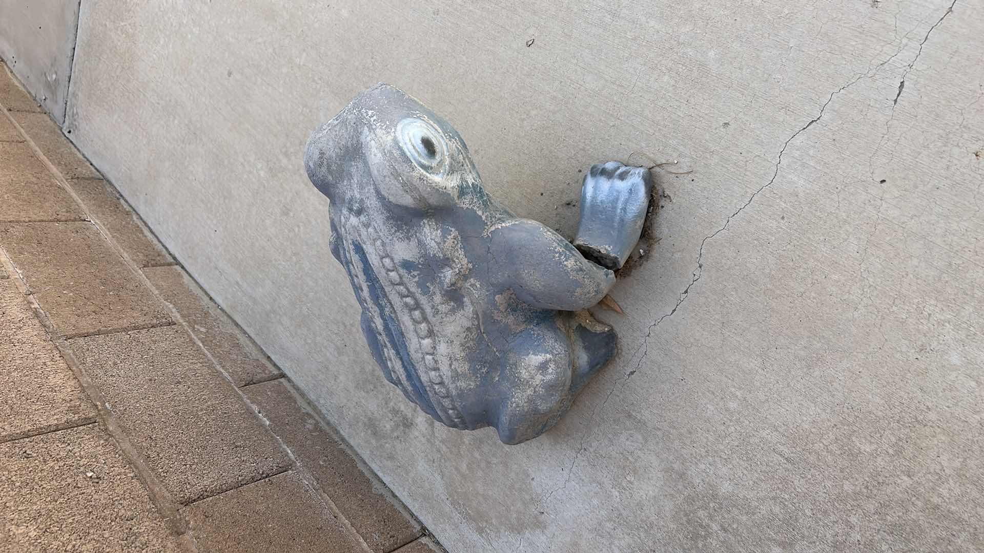 Photo 3 of LARGE OUTDOOR CONCRETE FROG 17” x 17” x H13”