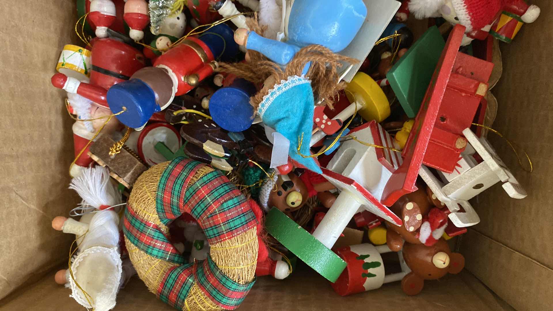 Photo 3 of TOTE OF VINTAGE CHRISTMAS ORNAMENTS