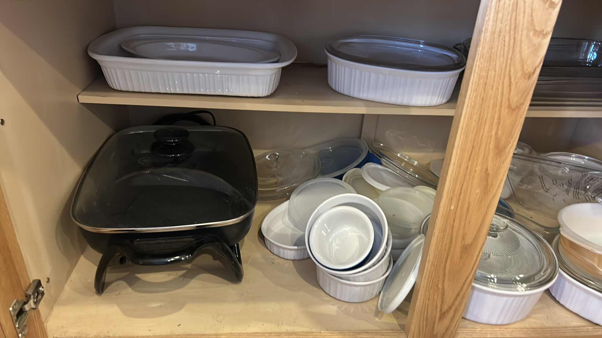 Photo 4 of KITCHEN ITEMS - CONTENTS OF CABINET