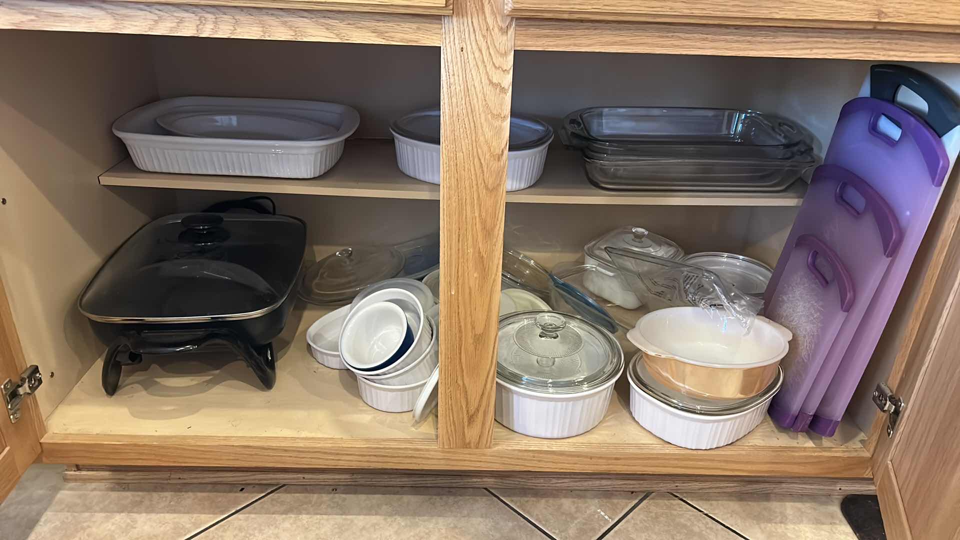 Photo 1 of KITCHEN ITEMS - CONTENTS OF CABINET