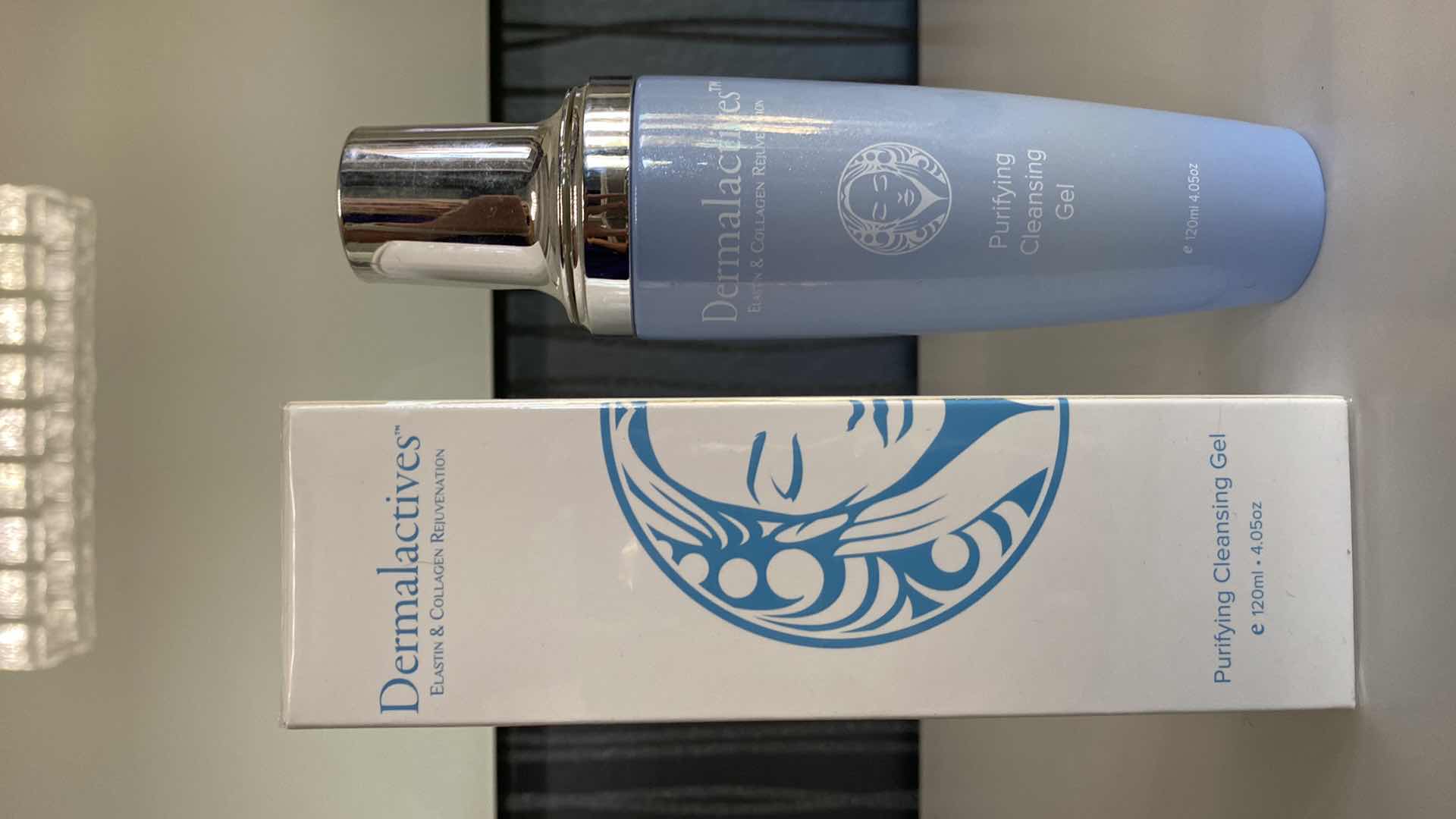 Photo 2 of NEW DERMALATIVES PURIFYING CLEANSING GEL -PURIFIES THE SKIN BY LIFTING AND REMOVING MAKE-UP, OIL BASED DEBRIS AND IMPURITIES