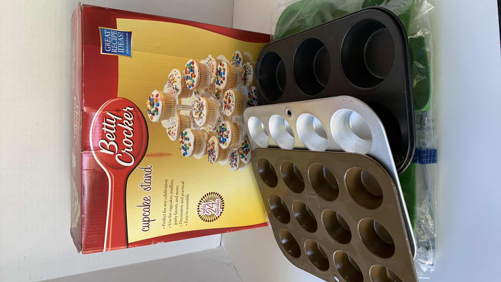 Photo 1 of BETTY CROCKER CUPCAKE STAND AND PANS