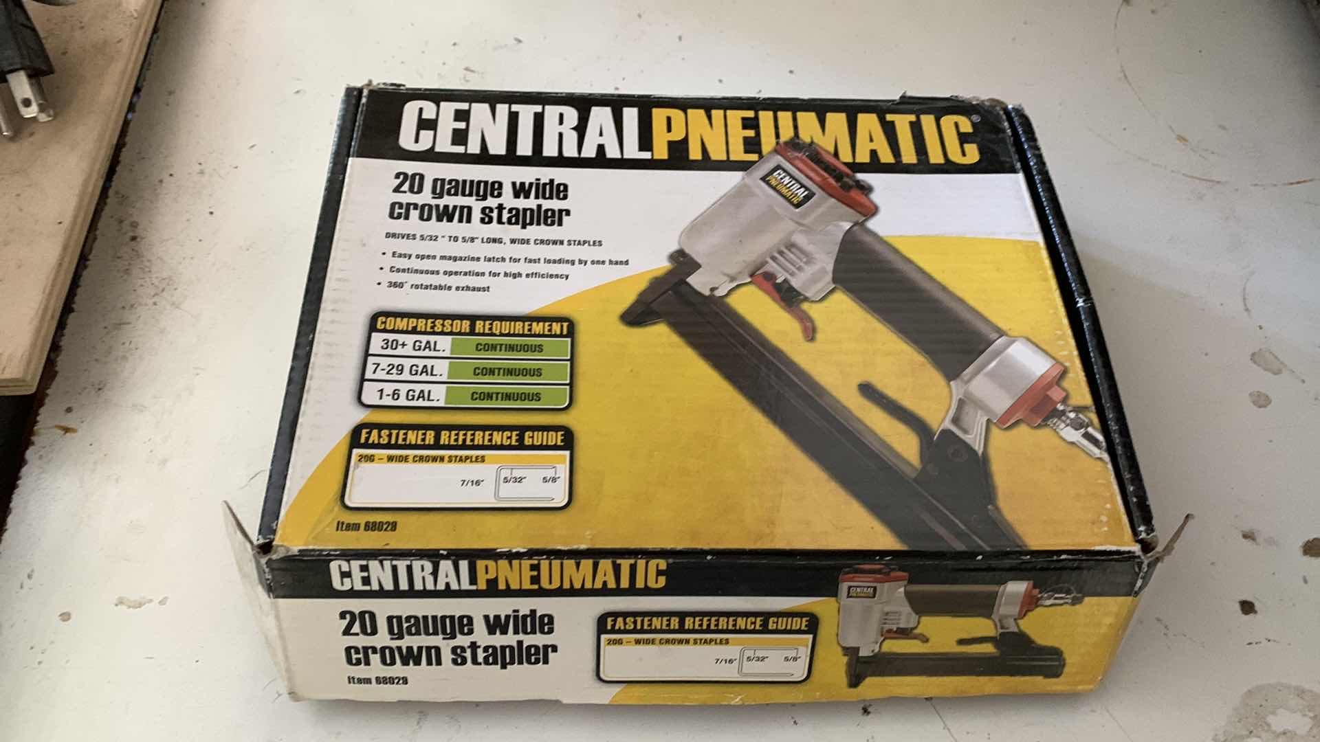 Photo 1 of CENTRALPNEUMATIC 20 GAUGE WIDE CROWN STAPLER