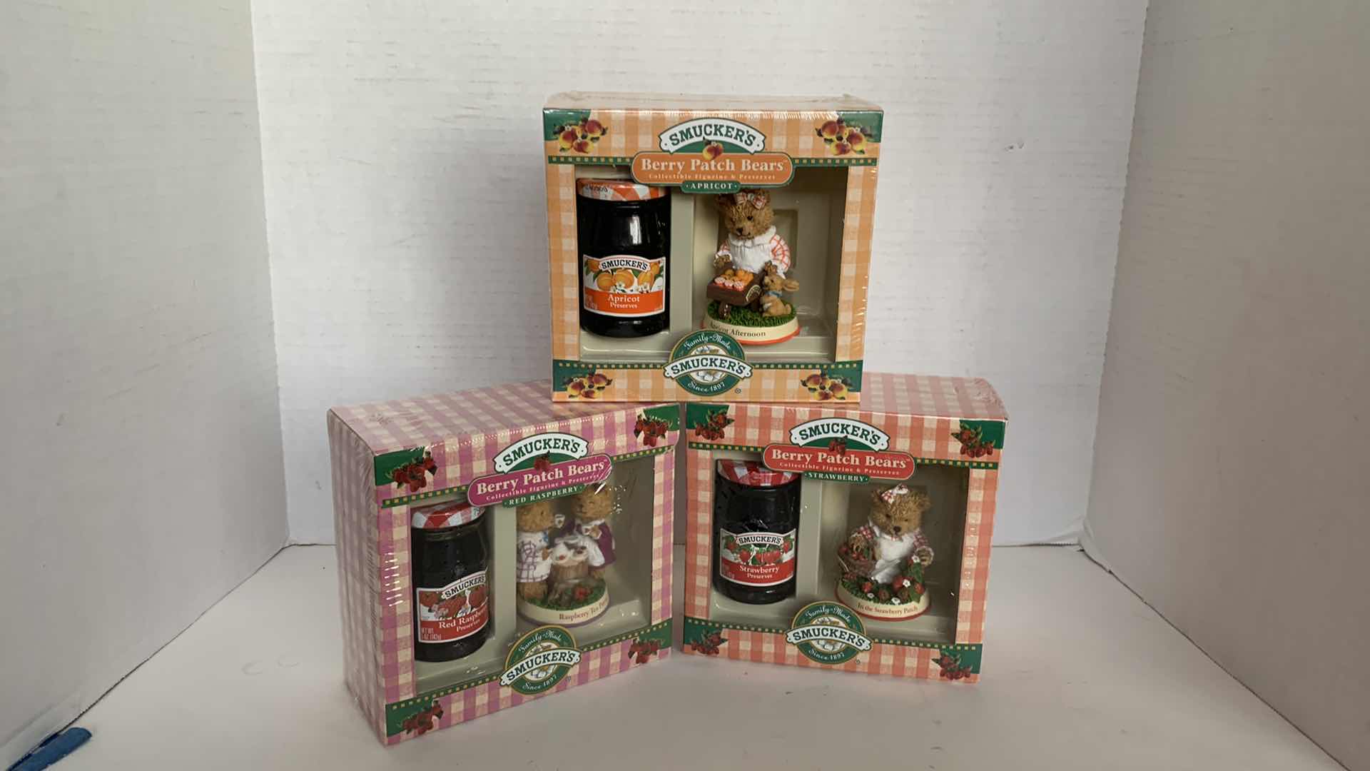 Photo 1 of 3-SMUCKERS BERRY PATCH BEARS JELLY SETS