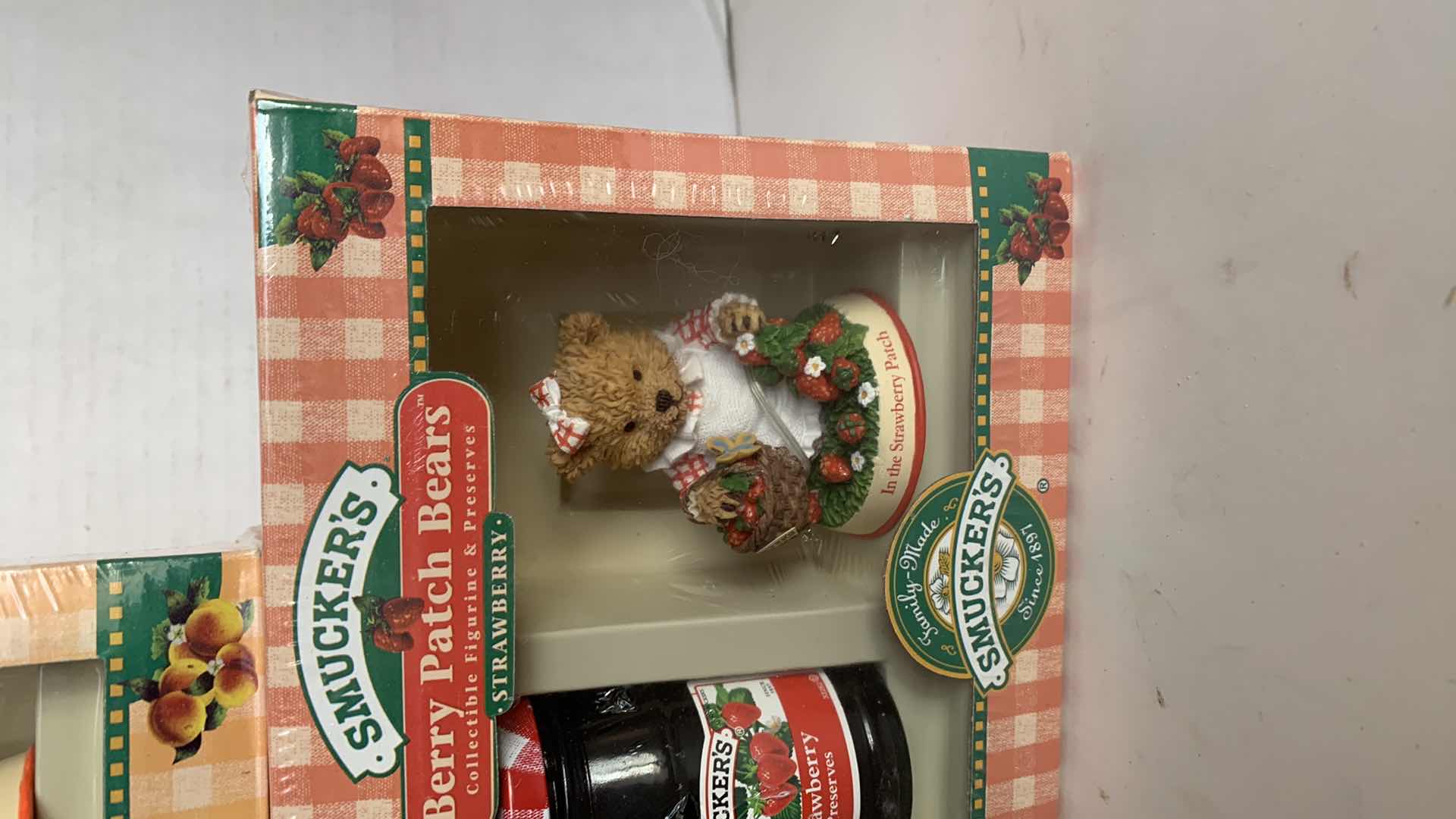 Photo 4 of 3-SMUCKERS BERRY PATCH BEARS JELLY SETS