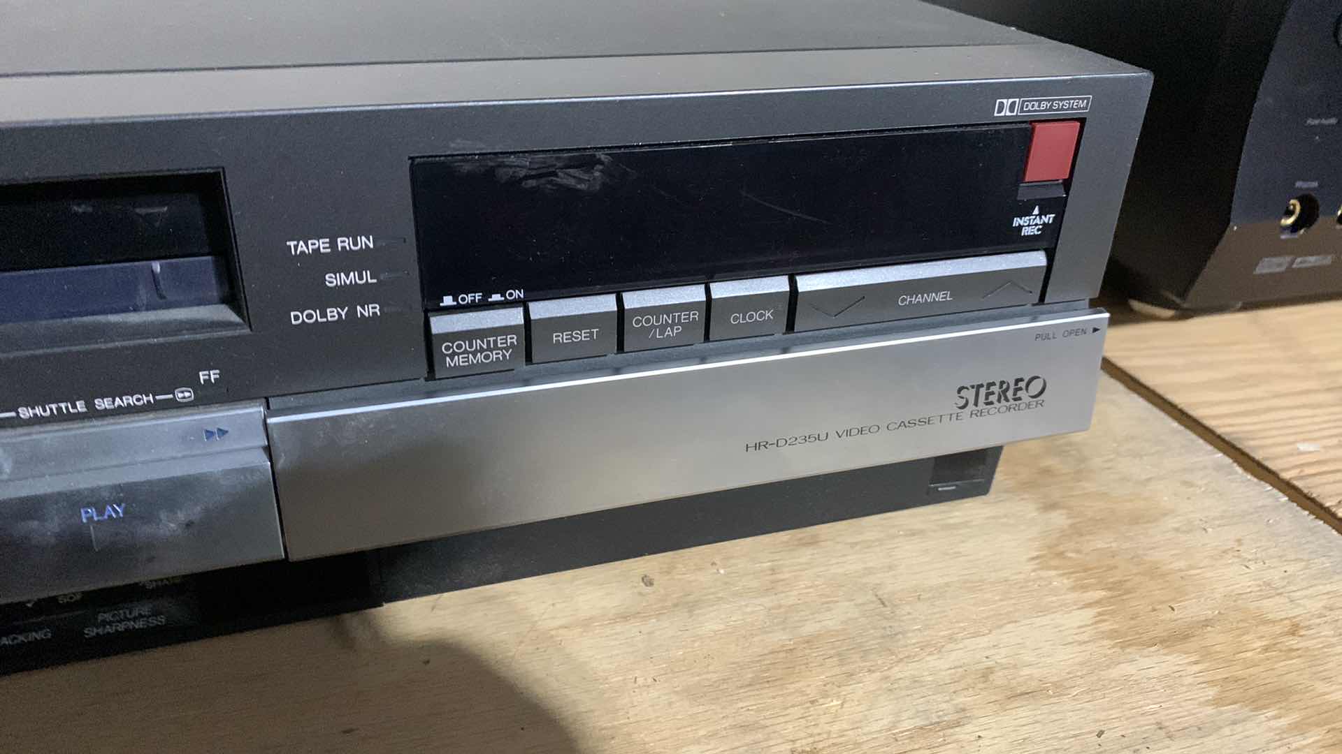 Photo 1 of JVC VHS PLAYER HR-D235U