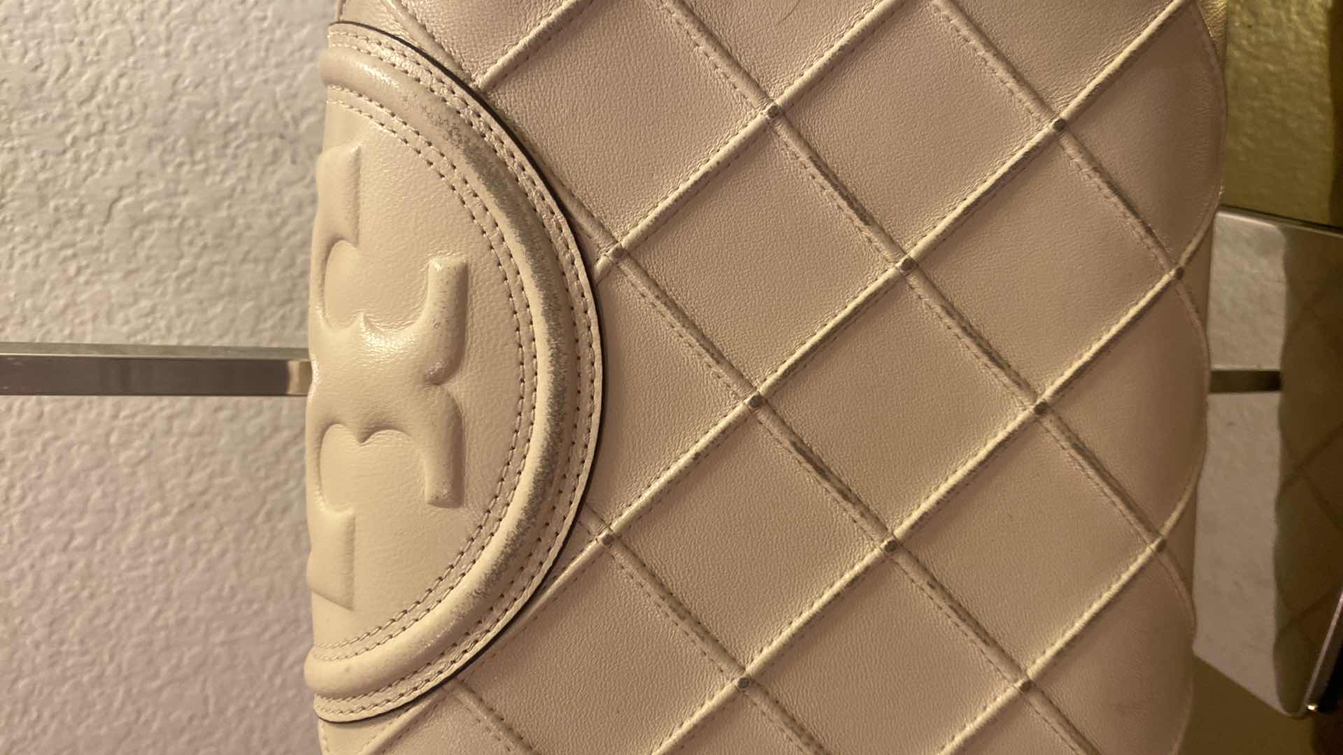 Photo 8 of  AUTHENTIC TORY BURCH WITH ORIGINAL TAG LARGE FLEMING SHOULDER BAG CREAM - SHOWS SOME WEAR INCLUDES DUST BAG